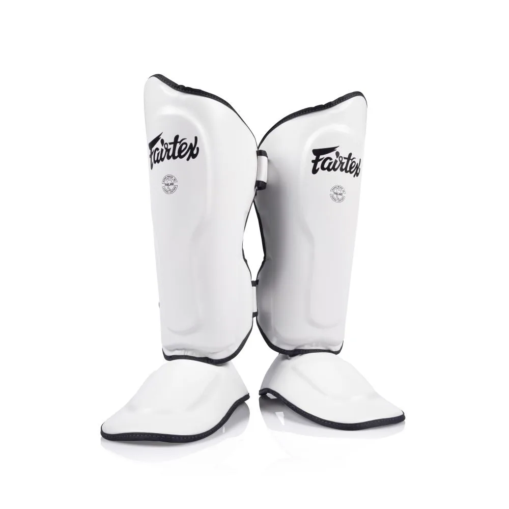 Бели протектори за крака Fairtex Ultra Ergo SP9, цял изглед