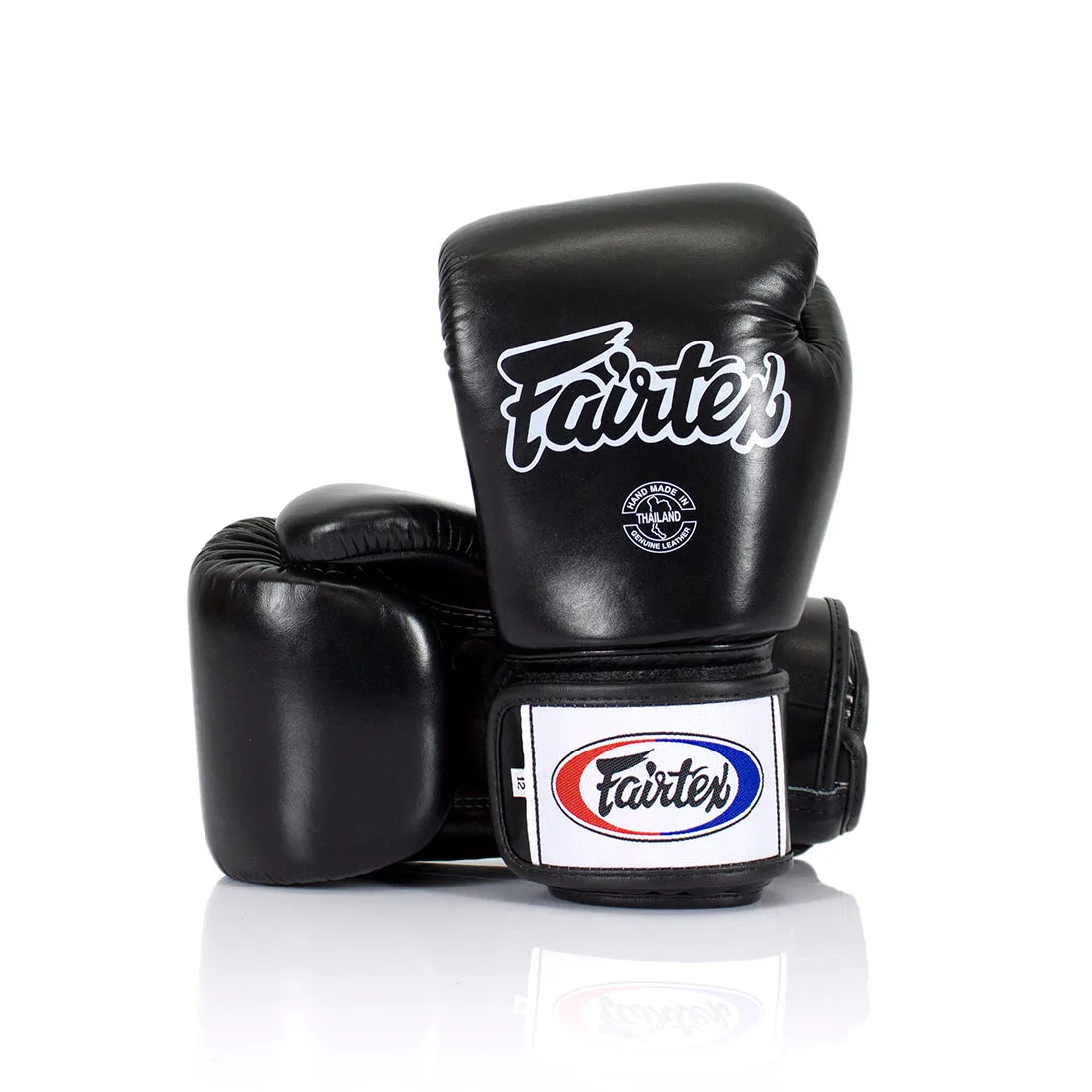 Черни детски боксови ръкавици Fairtex "Tight-Fit" отблизо
