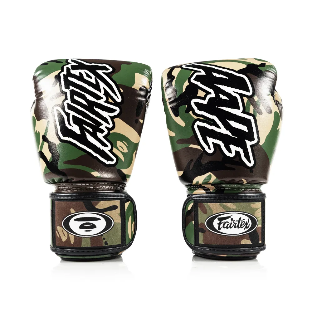 Fairtex x AAPE Limited Edition боксови ръкавици с камуфлажен десен, представени на бял фон