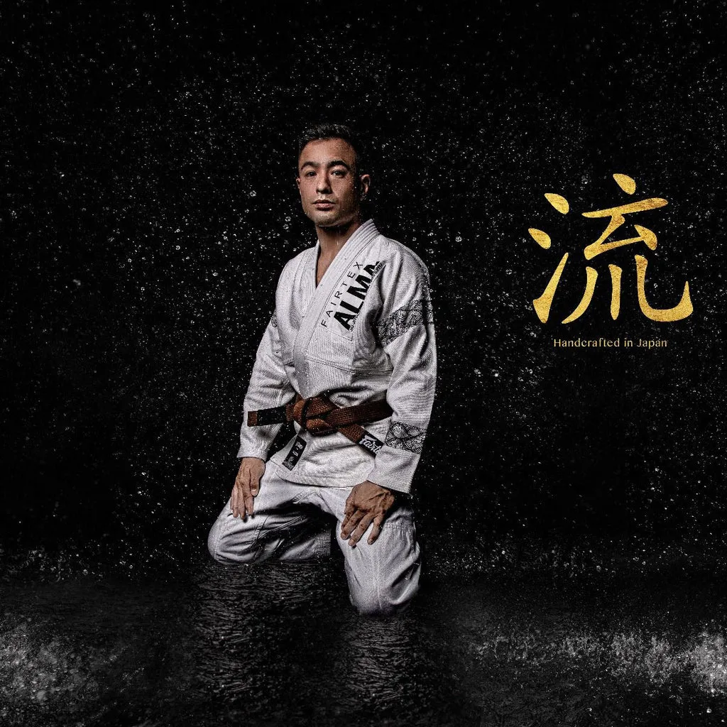 Снимка на Fairtex X ALMA BJJ Gi в студио, осветено