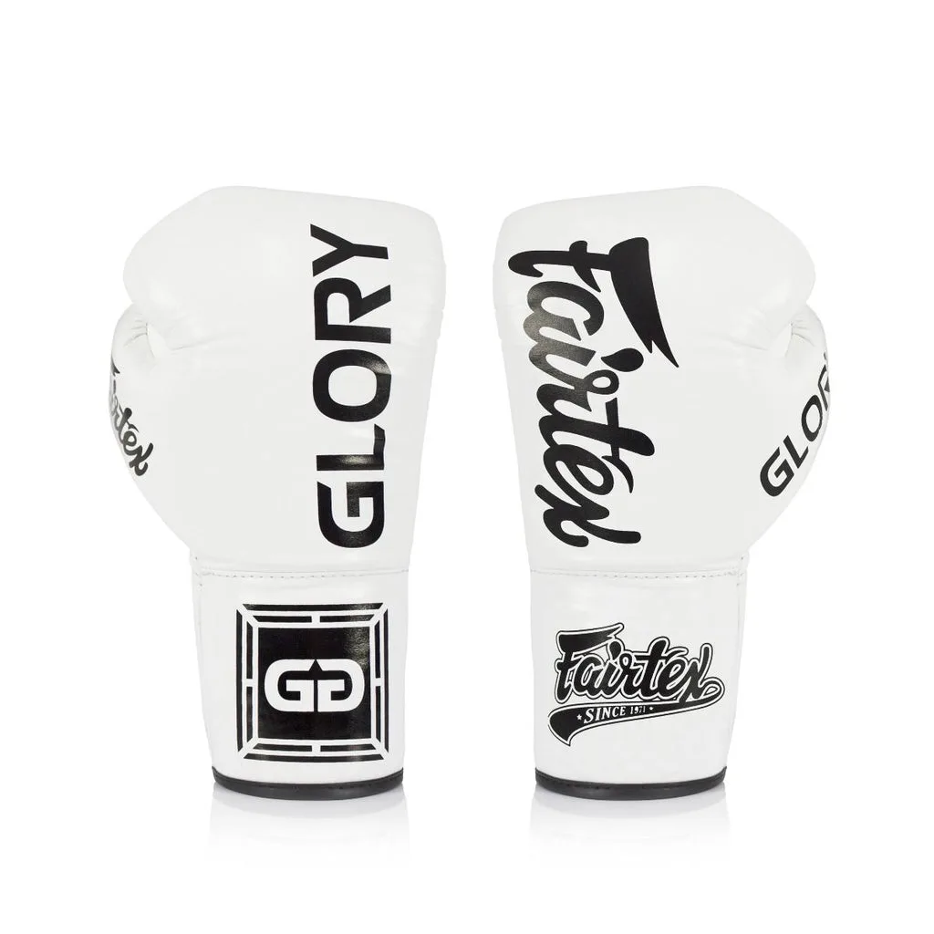 Бели състезателни боксови ръкавици Fairtex x Glory BGLG1 Lace-Up с логото на Glory на едната и Fairtex на другата