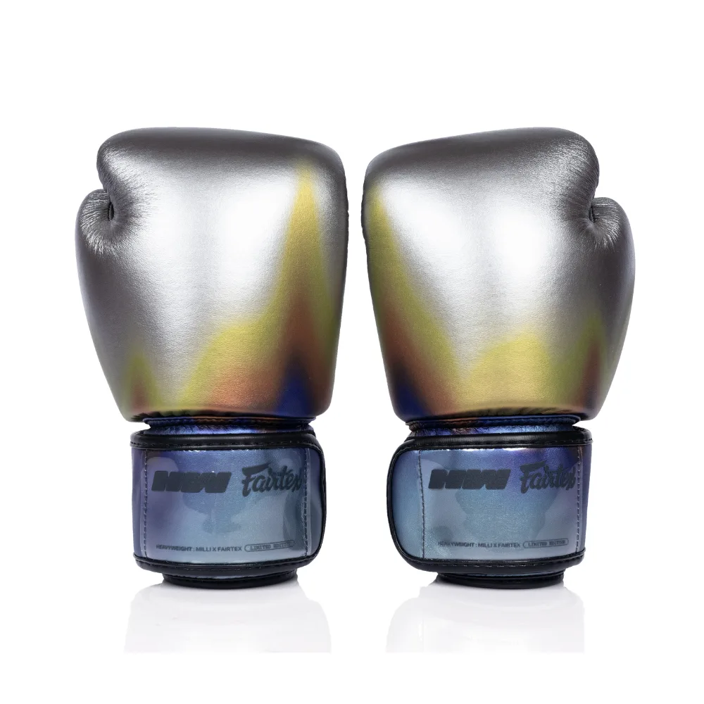 Fairtex x Milli Limited Edition Боксови ръкавици – поглед отпред, показващ уникалния дизайн и логото на колаборацията