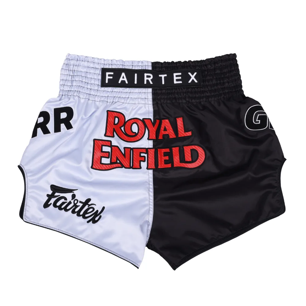 Мъжки шорти Fairtex x Royal Enfield Limited Edition за Муай Тай, с уникален дизайн и лога на двете марки, показани отпред.