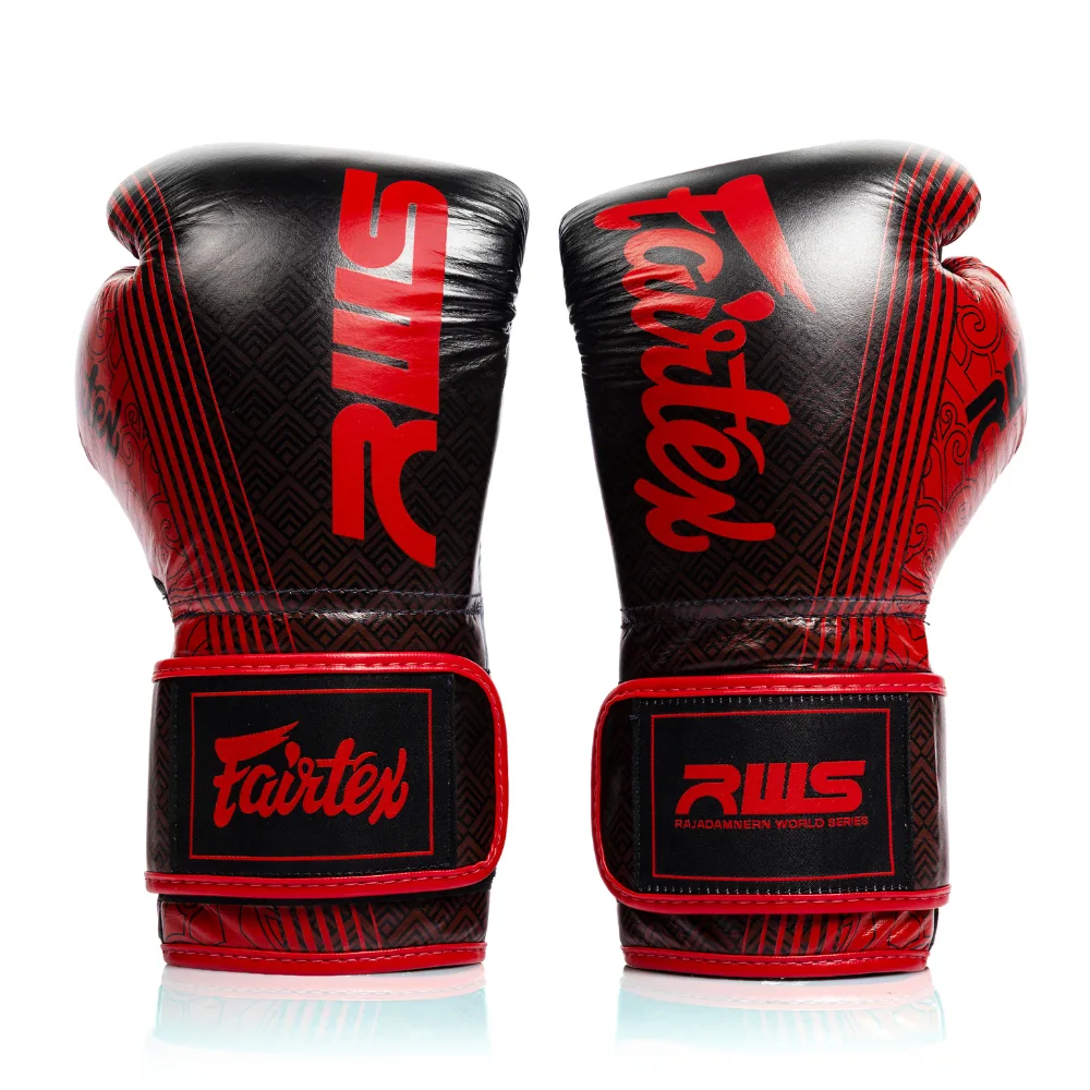 Черни боксови ръкавици Fairtex x RWS BGVR1 с детайлен дизайн, вдъхновен от стадион Раджадамнерн.