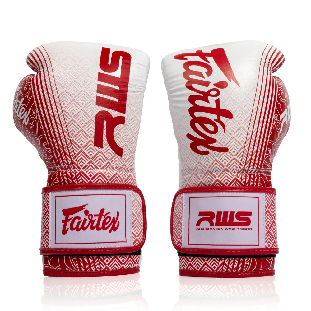Бели боксови ръкавици Fairtex x RWS BGVR1 с черни и златни акценти, вдъхновени от Раджадамнерн
