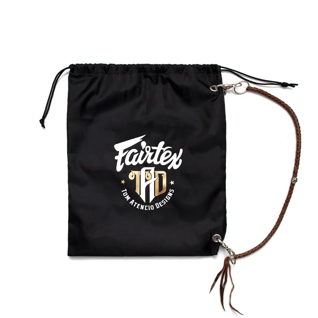 Боксови ръкавици Fairtex X Tom Atencio "The Heart Of Warrior" Charcoal, заден изглед с велкро закопчаването