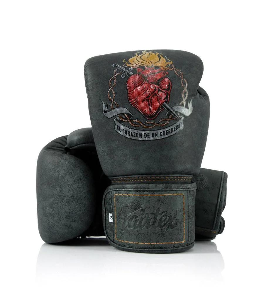 Боксови ръкавици Fairtex X Tom Atencio "The Heart Of Warrior" Charcoal, изглед отпред
