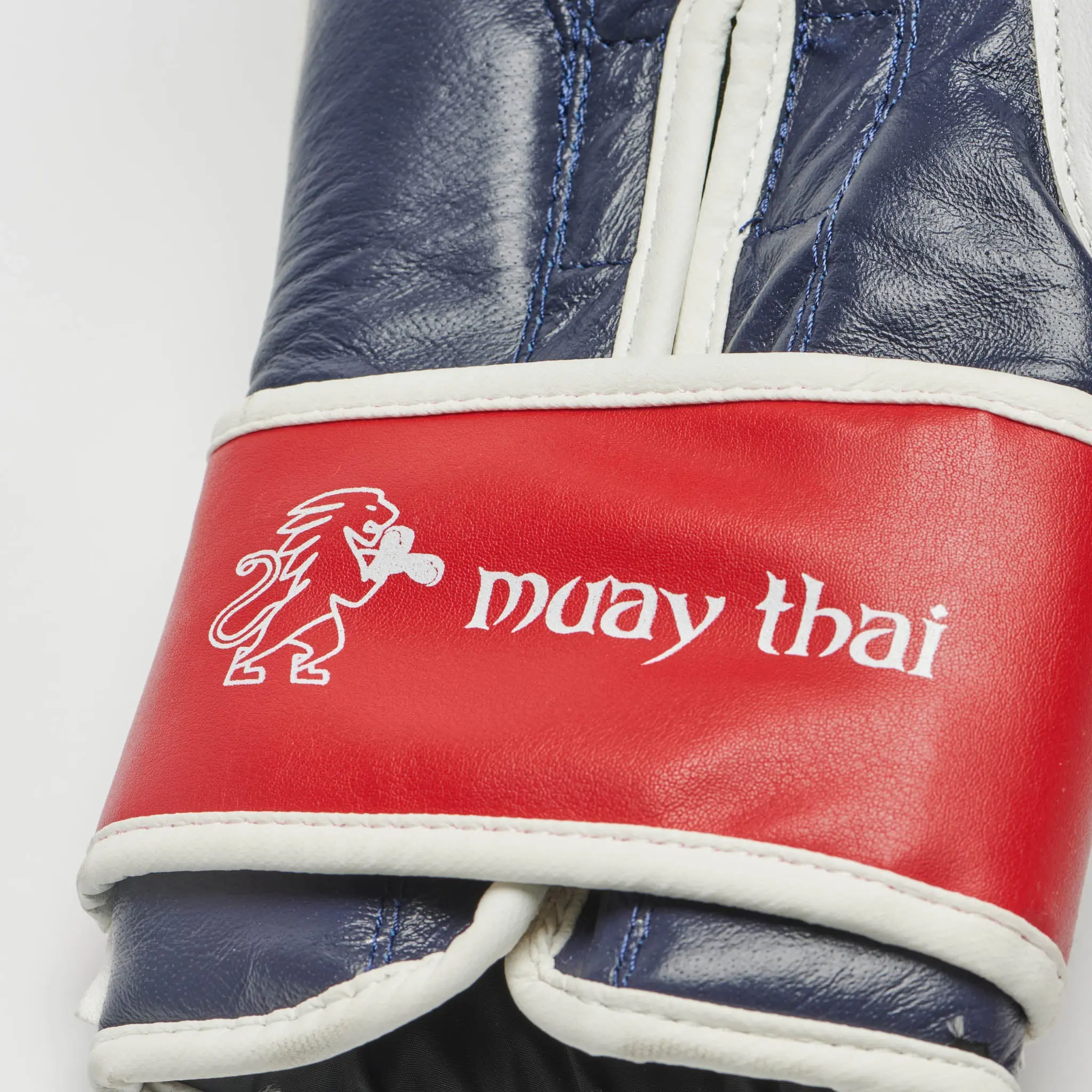 Leone - Muay Thai Boxing Gloves GN031 / White детайл на лентата