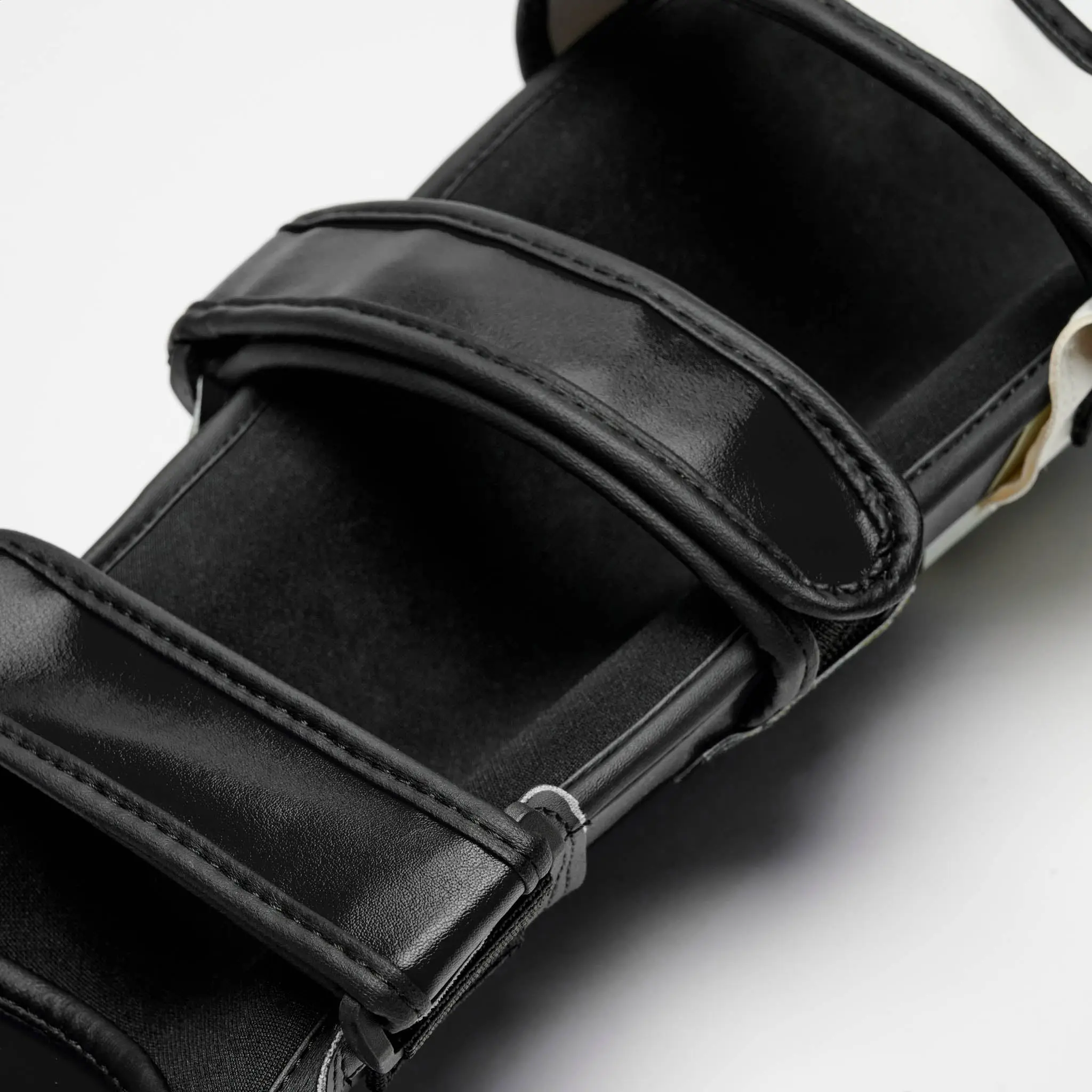 Leone - SHOCK Shinguards PT111 / Black с лого