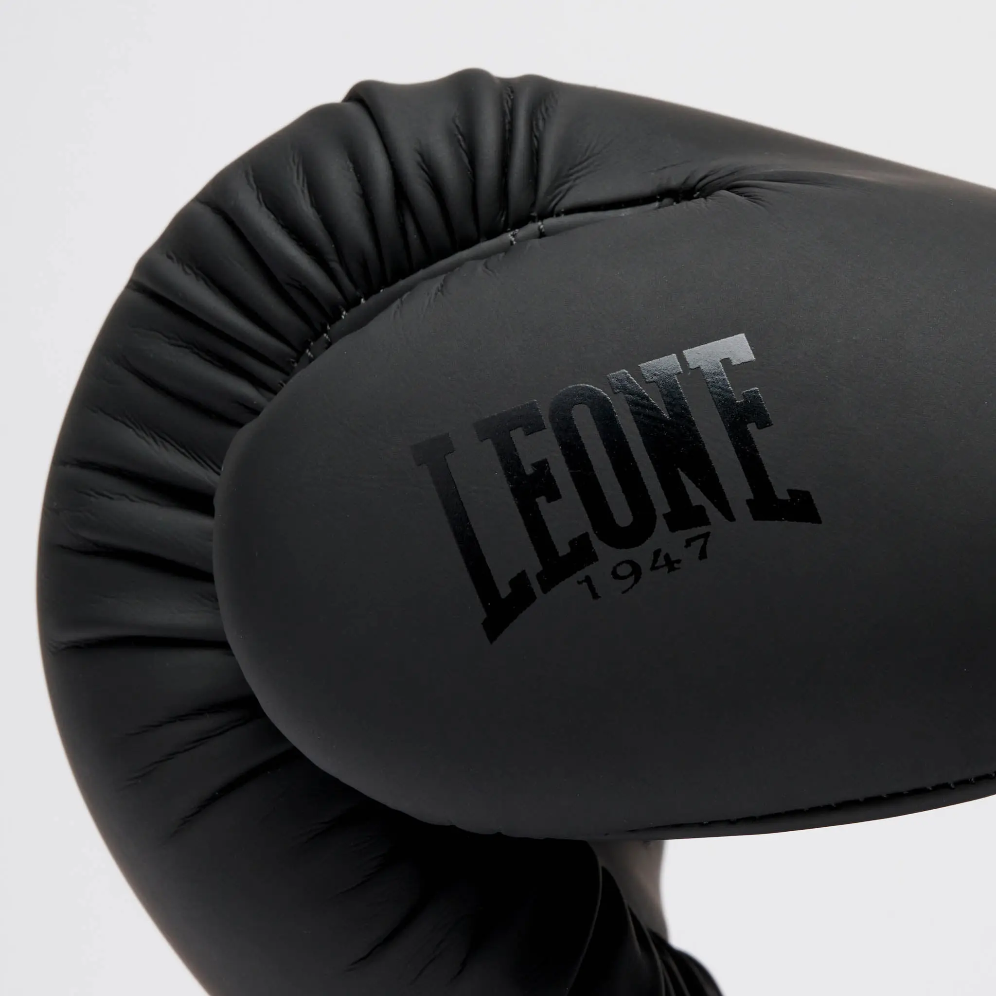 Leone - TONE X BOXING GLOVES - Black - GN058 преден изглед детайл