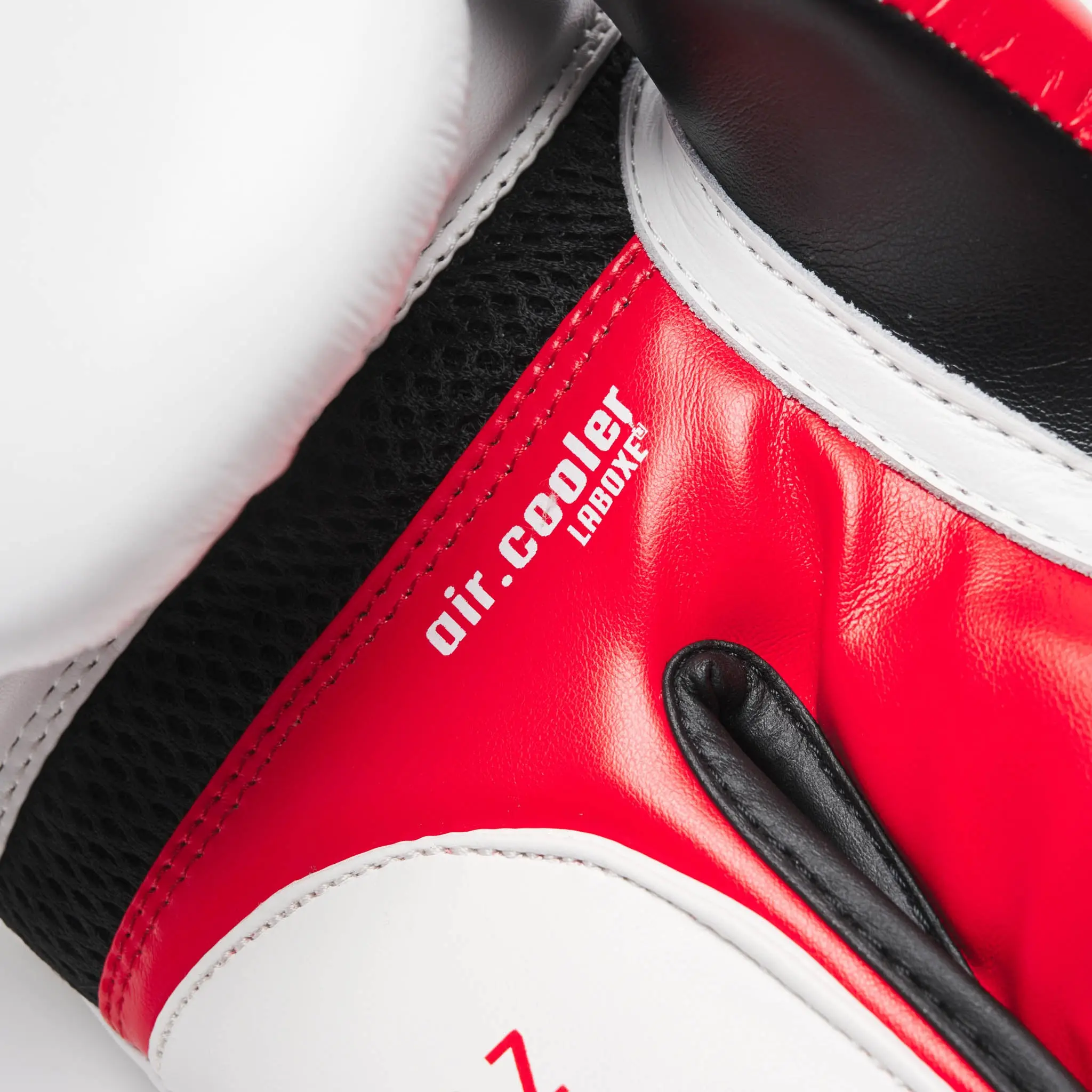 Leone Боксови ръкавици - BOXING GLOVES IL TECNICO 3 / GN113 детайл с Air.cooler