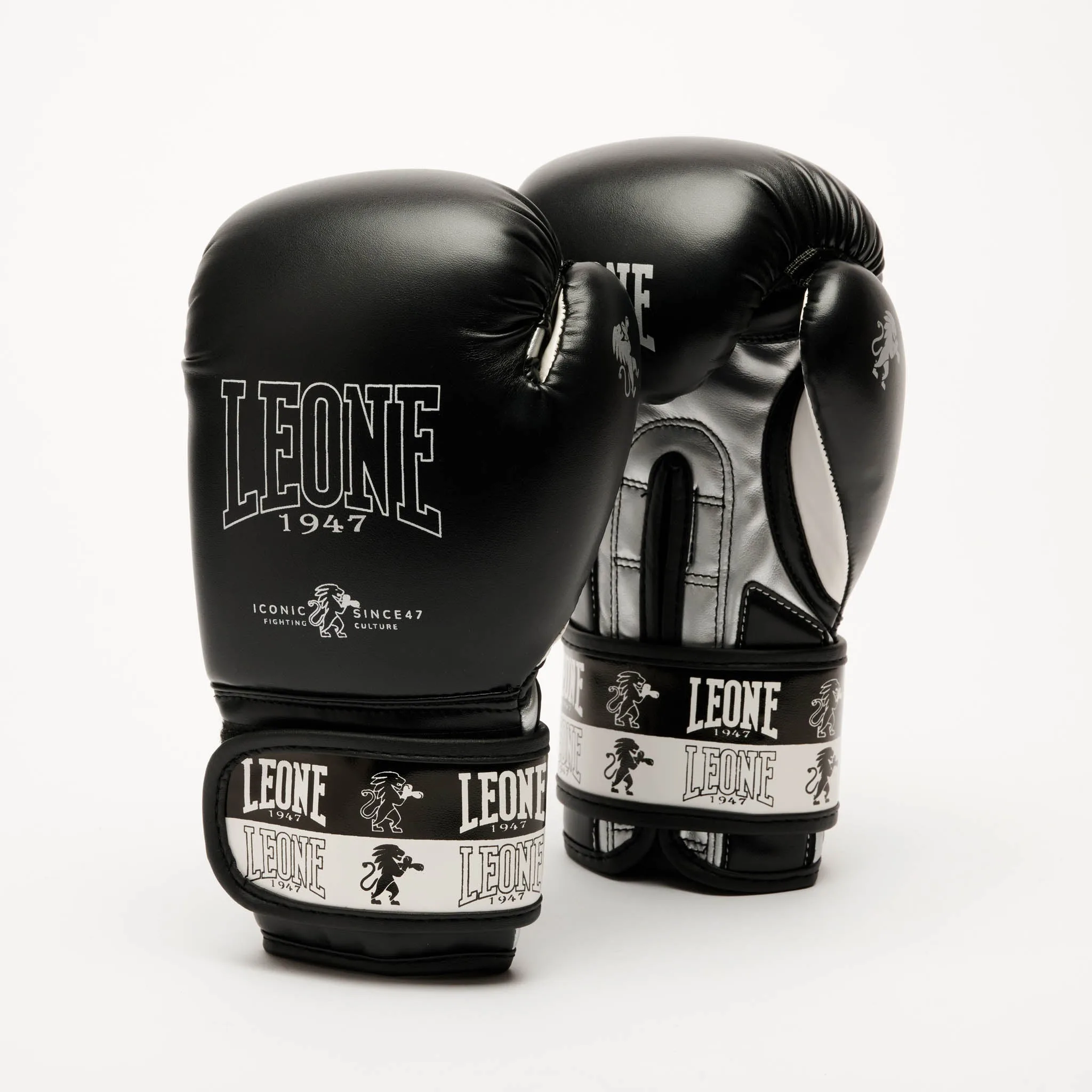 Leone - ICONIC BOXING GLOVES GN408J / Black преден изглед