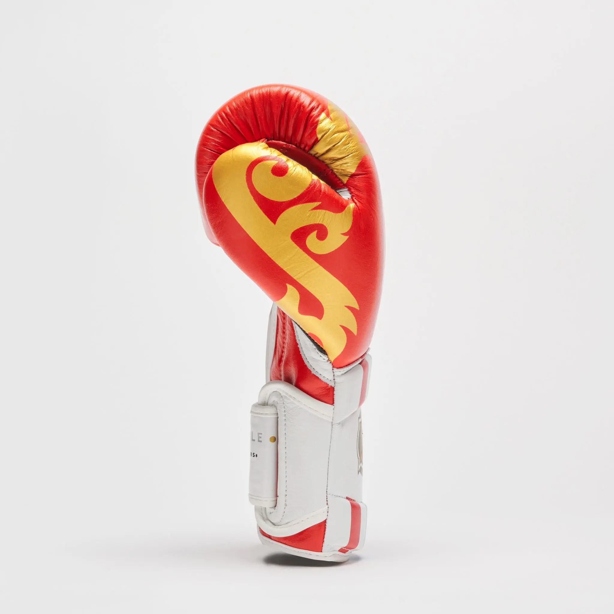 Leone - BOXING GLOVES THAI STYLE - Red - GN114 преден изглед лого