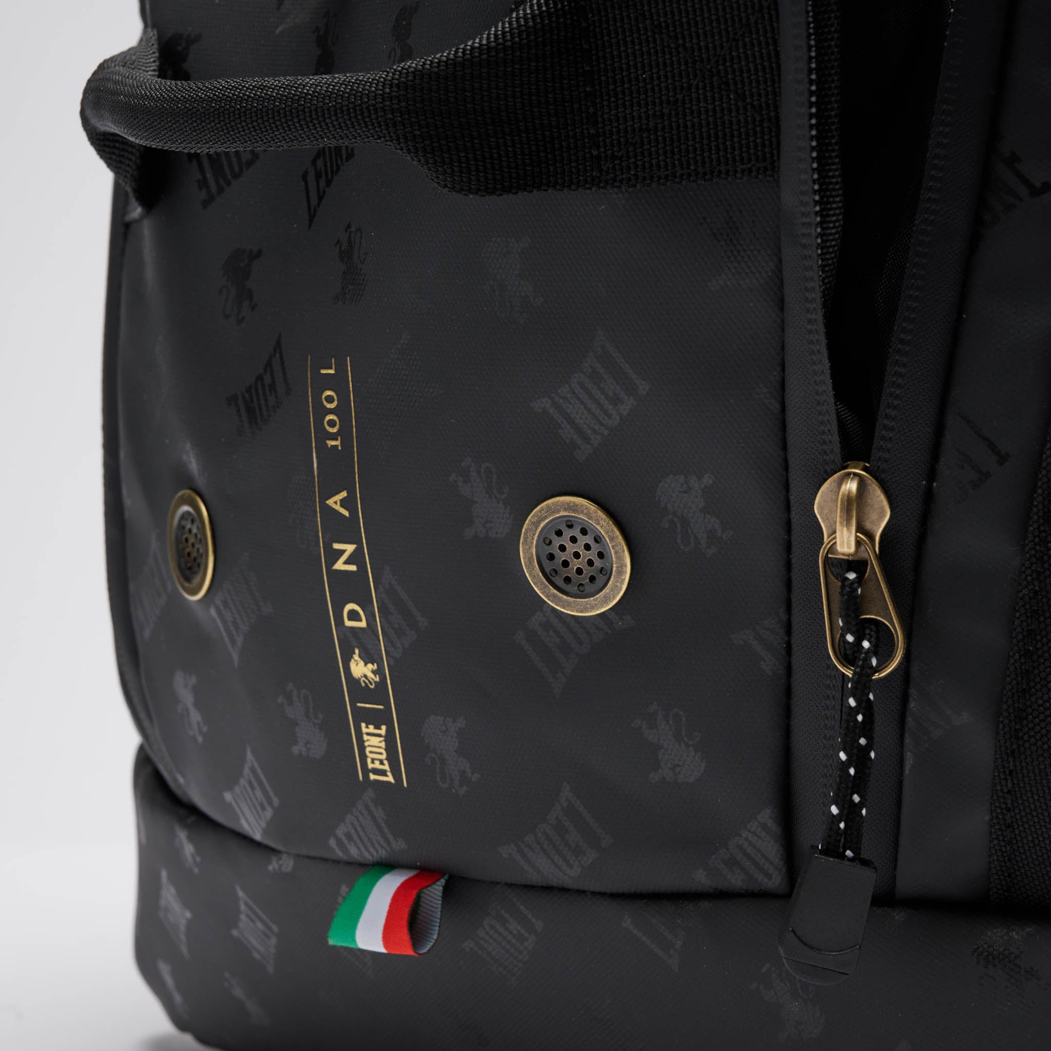Leone 1947 XXL DNA Bag - Black етикет и вентилационни отвори