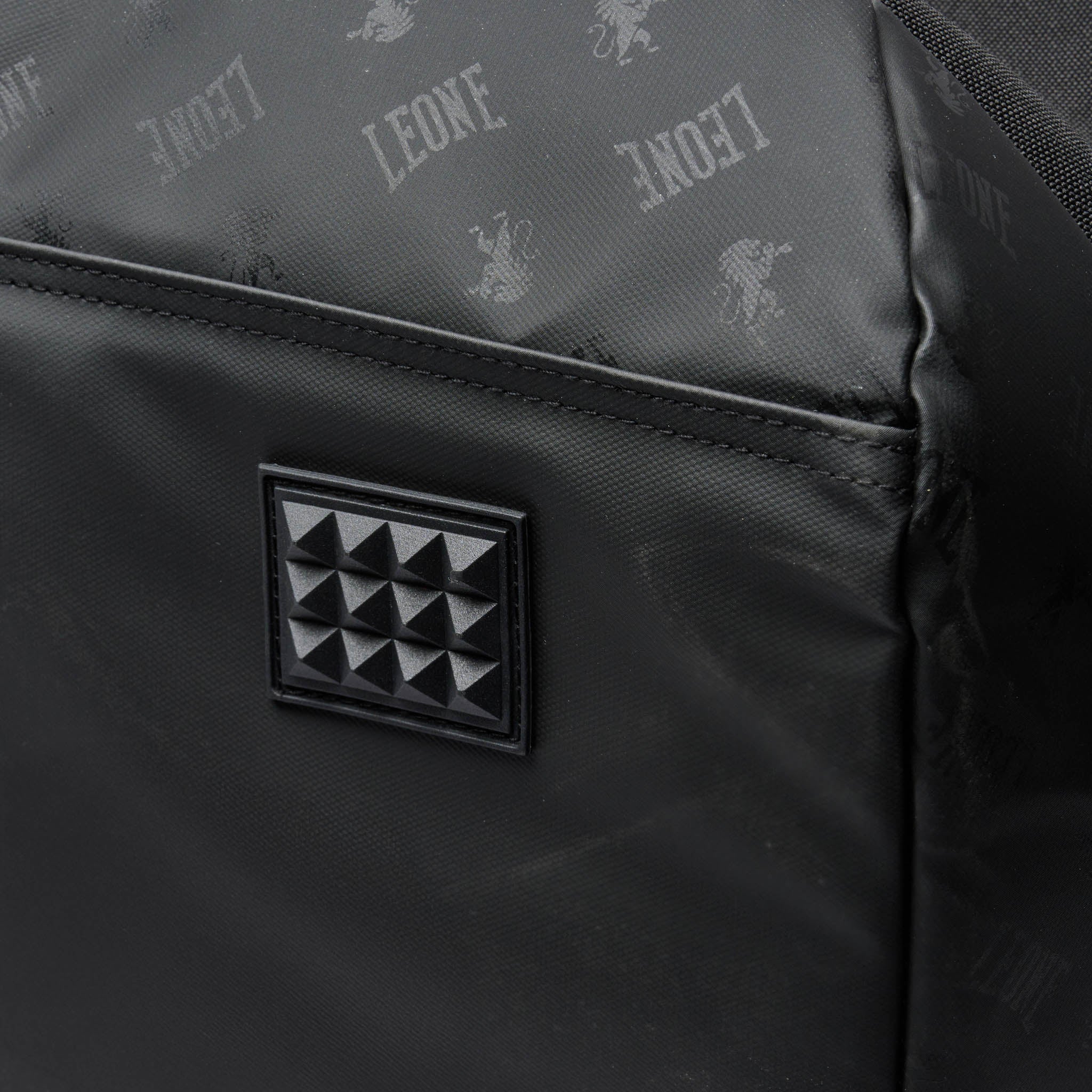 Leone 1947 XXL DNA Bag - Black детайл с лого