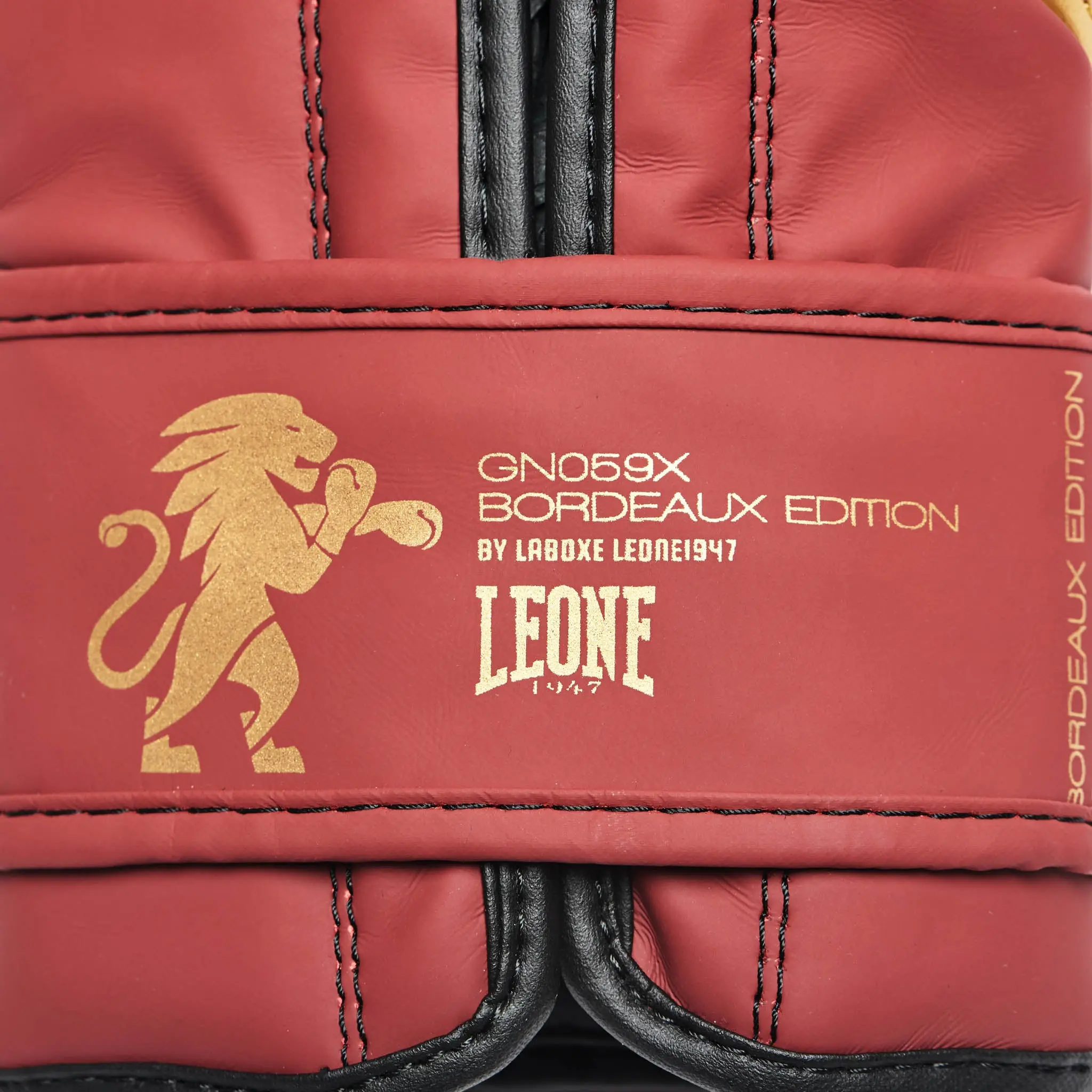 Leone - BOXING GLOVES GN059X / BORDEAUX ED етикет с информация