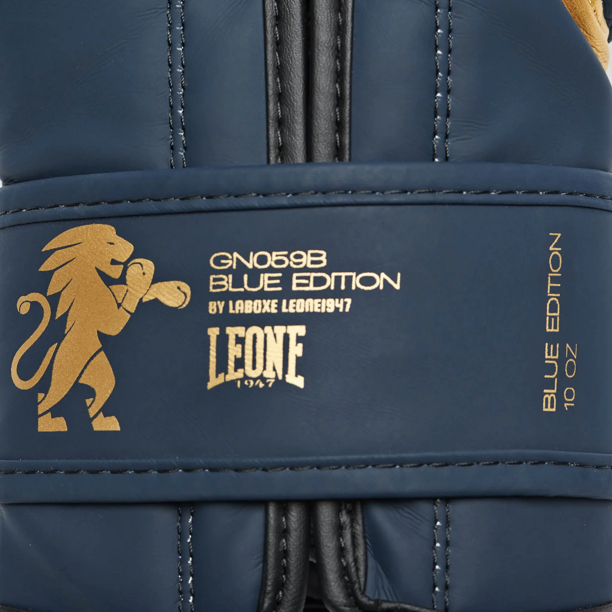 Leone - BOXING GLOVES GN059B / BLUE EDITION етикет с информация