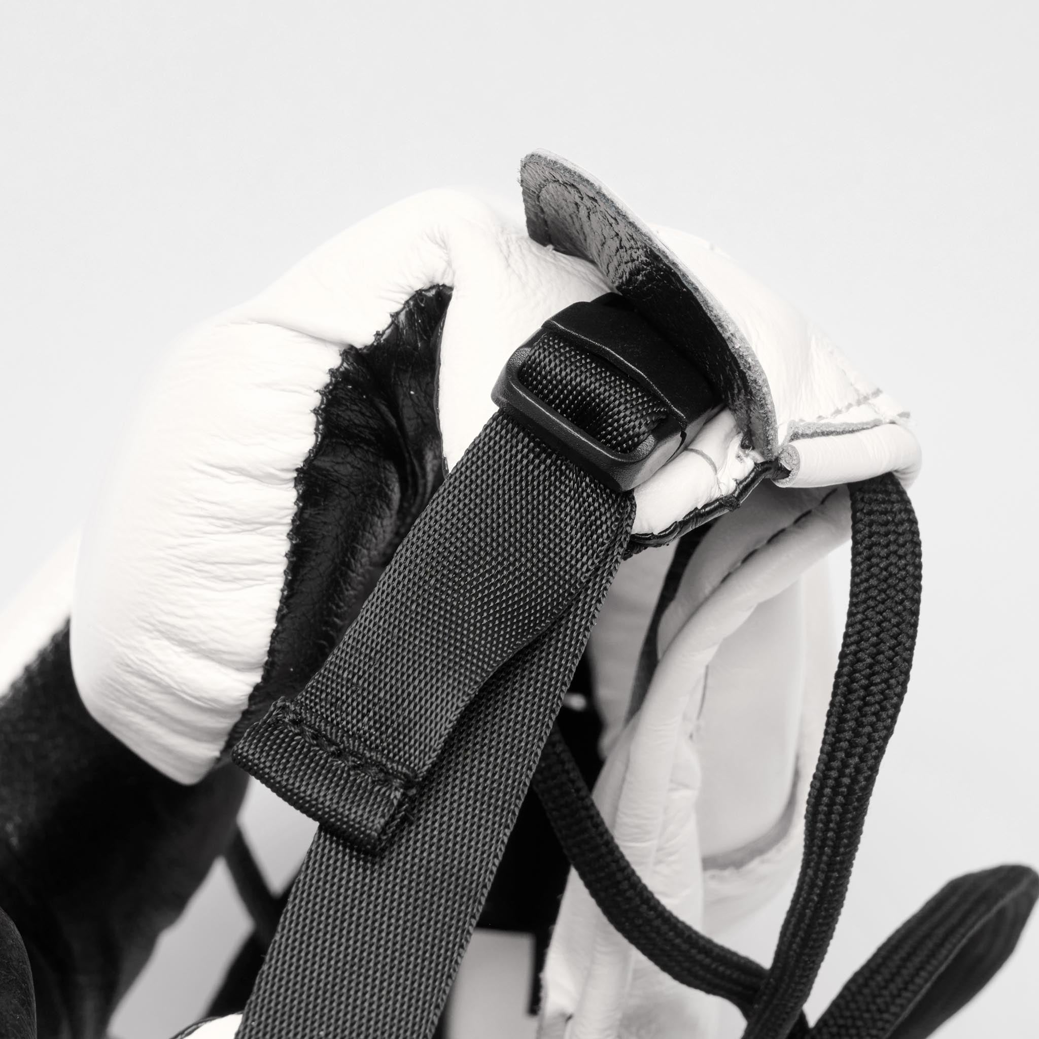Leone 1947 Augusto Classic Headgear - White закопчаване
