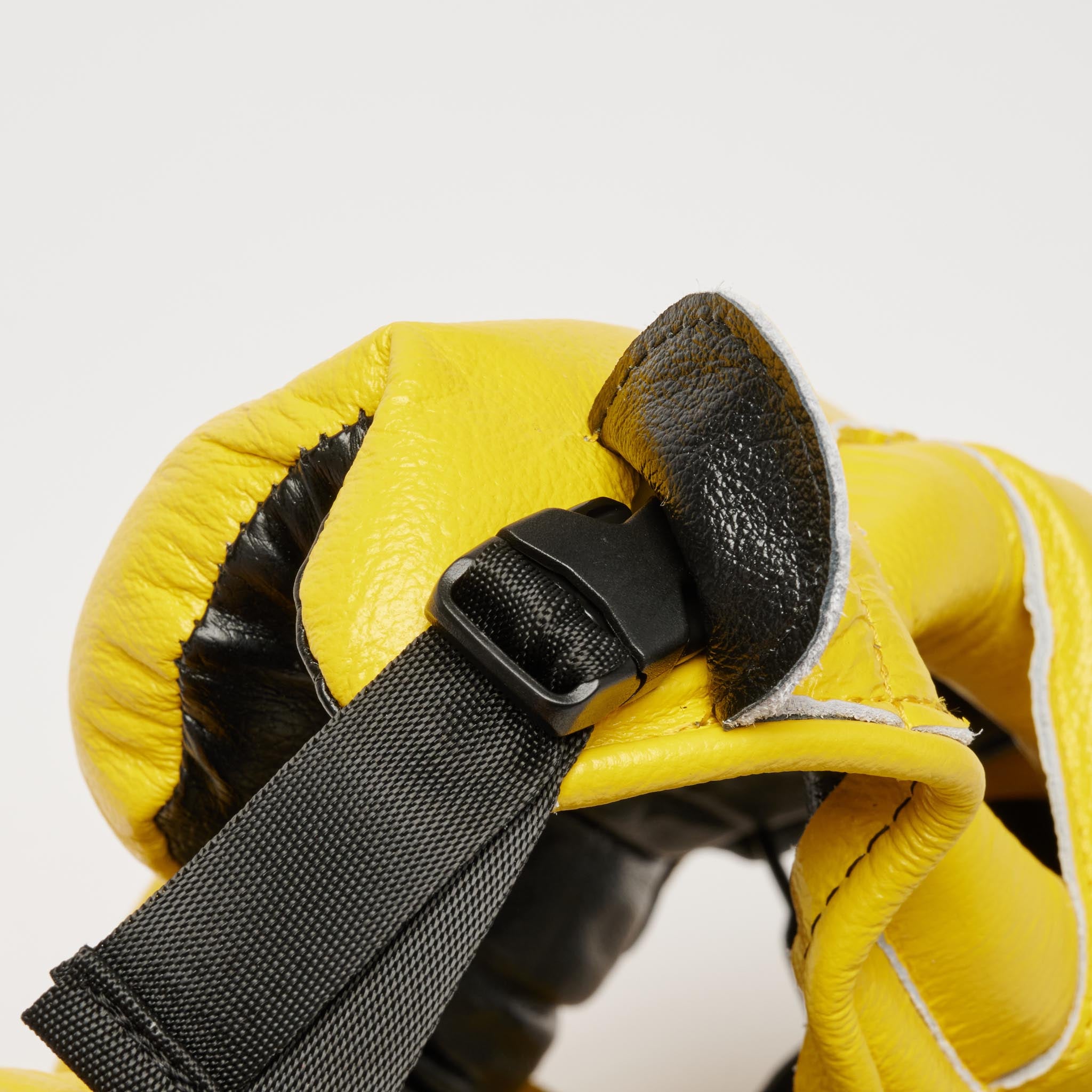 Leone 1947 Augusto Classic Headgear - Yellow детайл на закопчалка