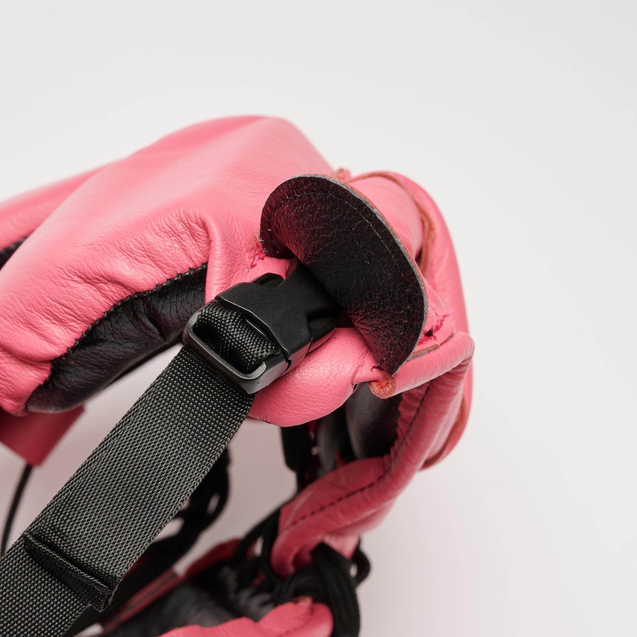 Leone 1947 Augusto Classic Headgear - Pink закопчаване