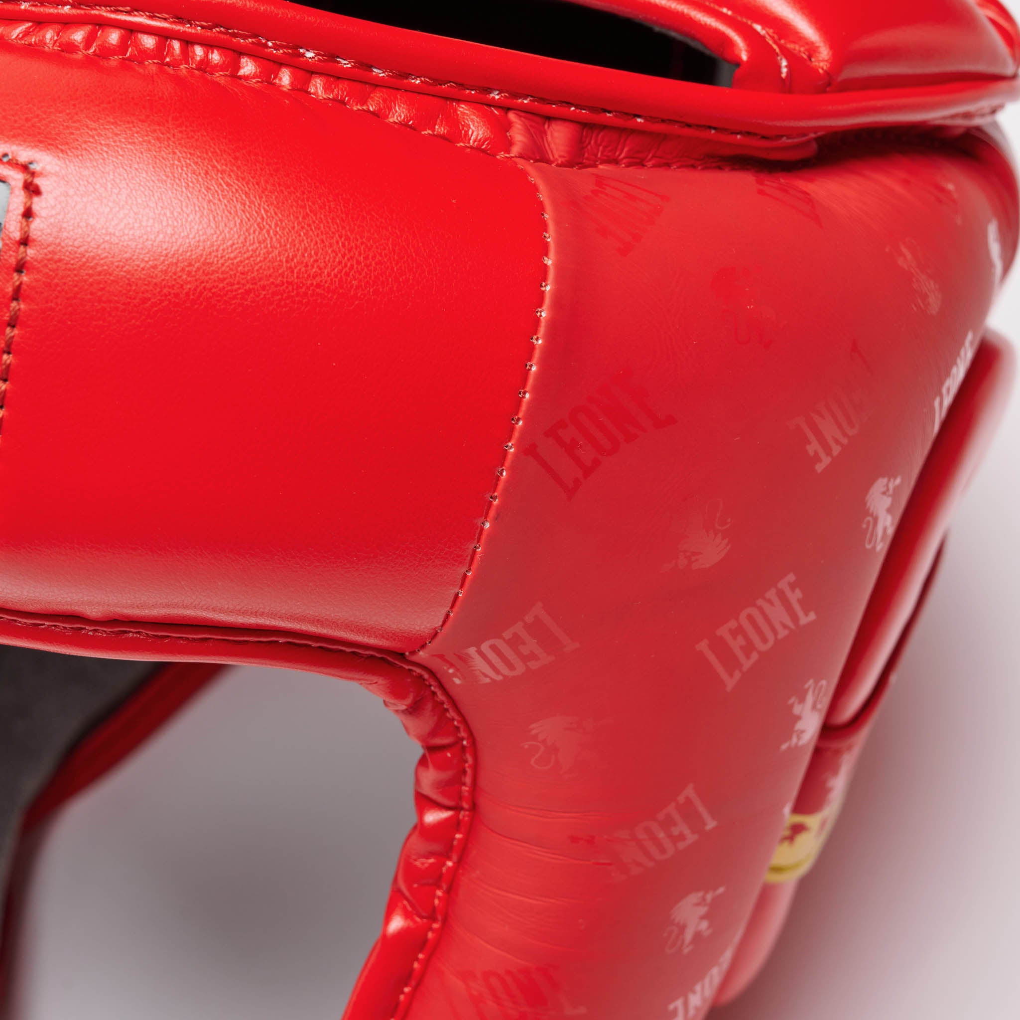 Leone 1947 DNA Headgear - Red близък план на детайл