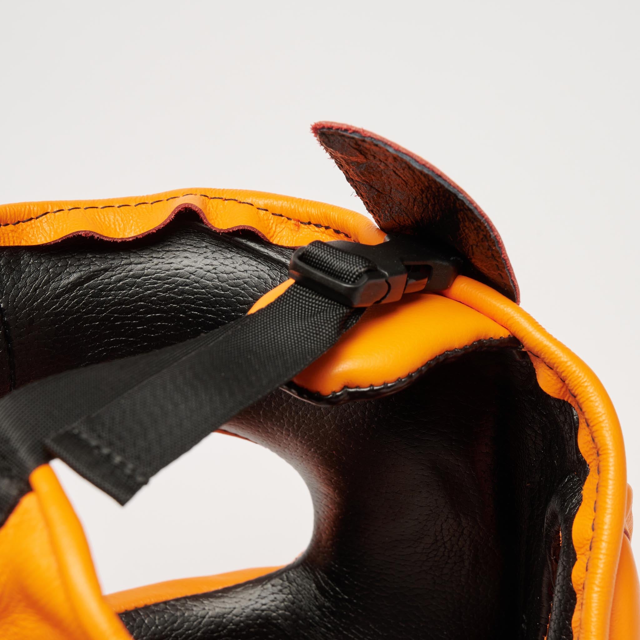 Leone 1947 Nerone Classic Headgear - Orange детайл на закопчалка
