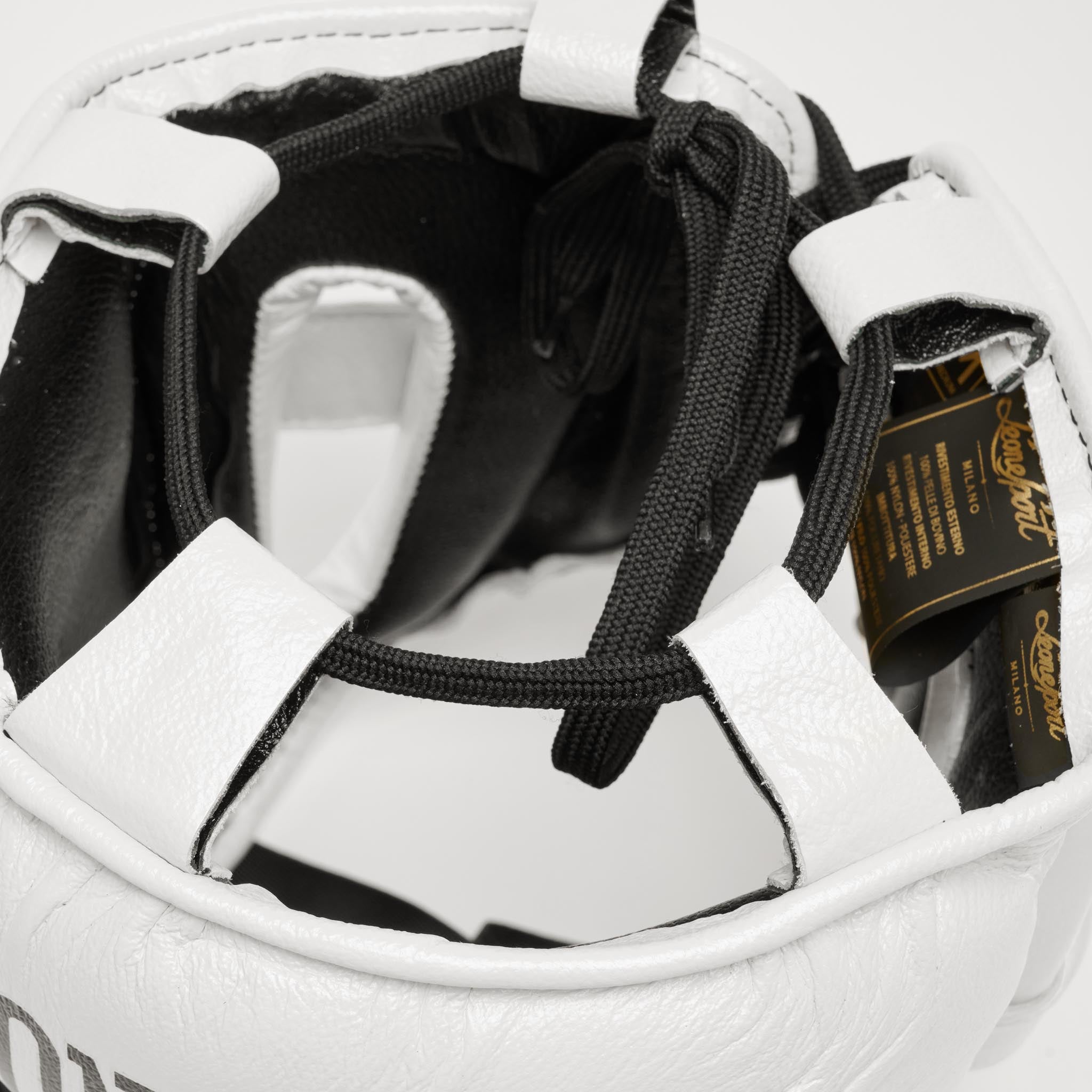 Leone 1947 Nerone Classic Headgear - White вътрешна част с етикет