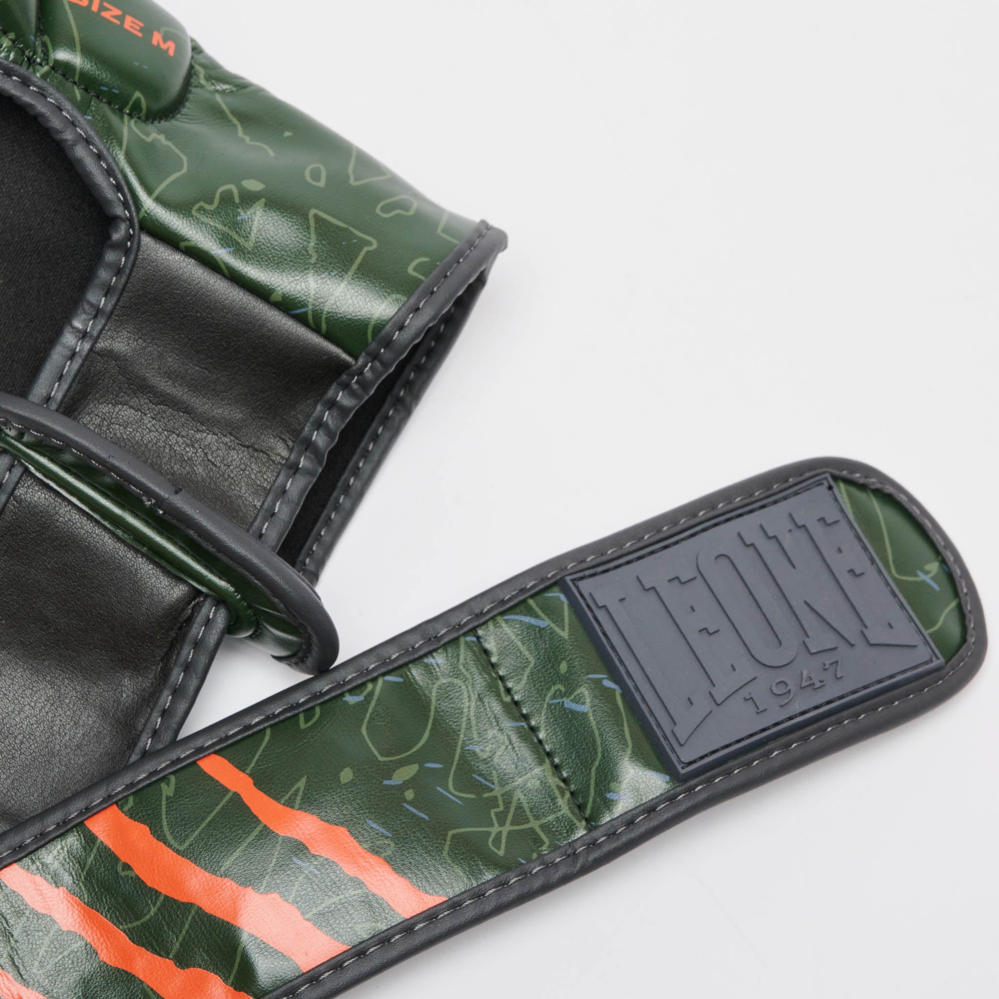 Leone 1947 Primal Instinct Training MMA Gloves - Green детайл от закопчалката