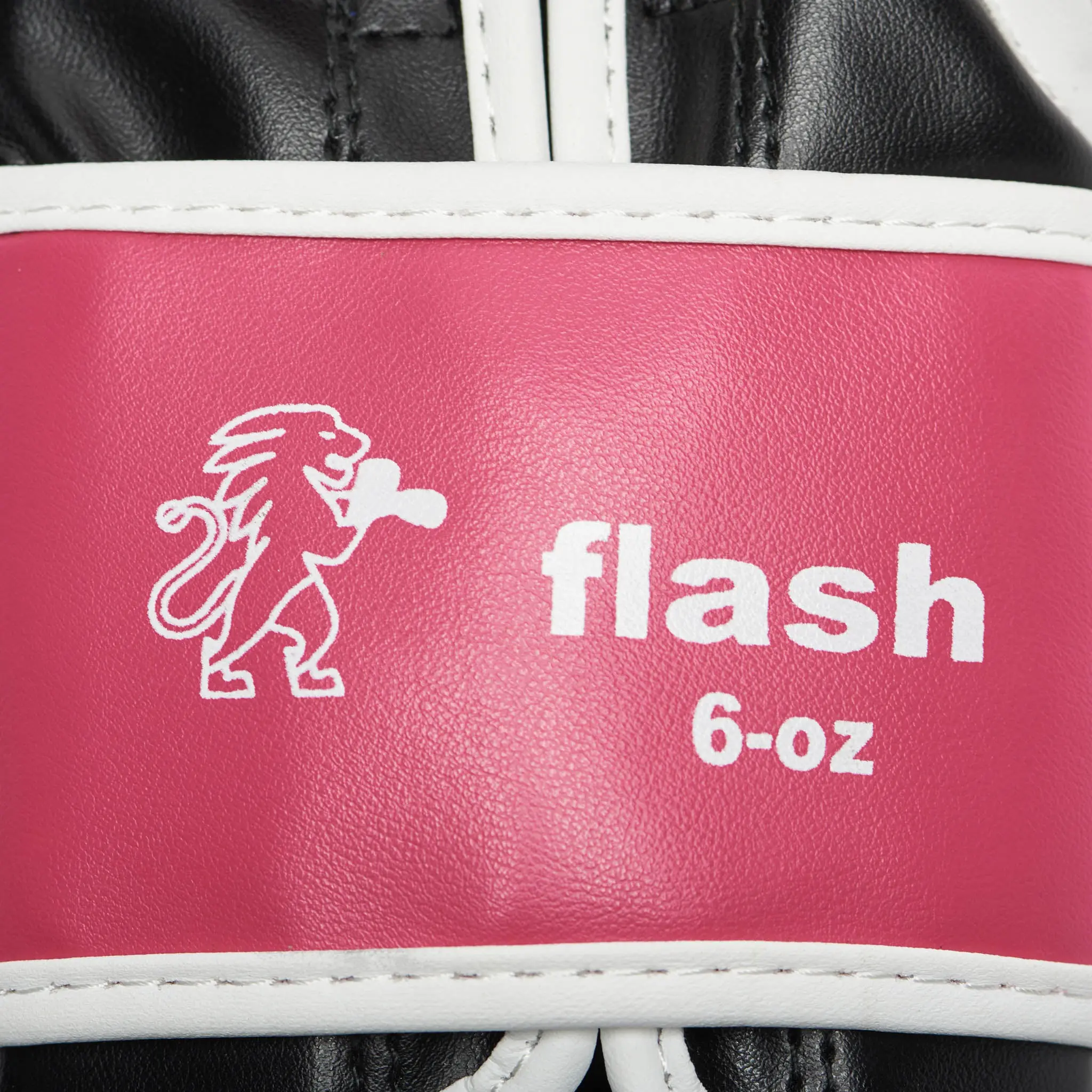 Leone - JUNIOR BOXING GLOVES FLASH GN083J / Pink, детайл от лентата с логото Flash 6-oz