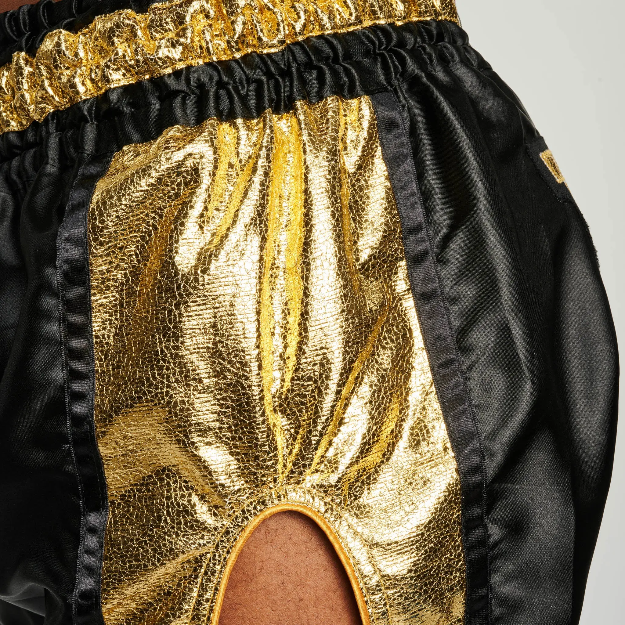 Leone - KHAO LAK THAI SHORTS - Black - Муай Тай Шорти - AB876, златист етикет Leone