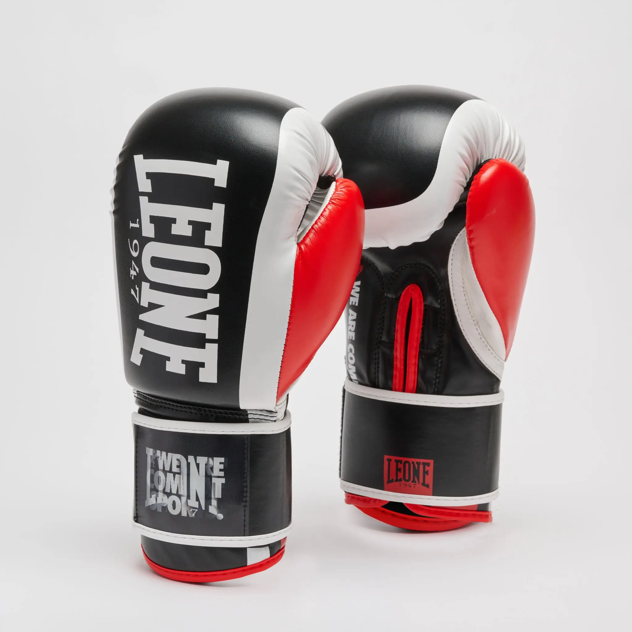Leone - LOGO WACS BOXING GLOVES GN333 / BLACK - детайл лого