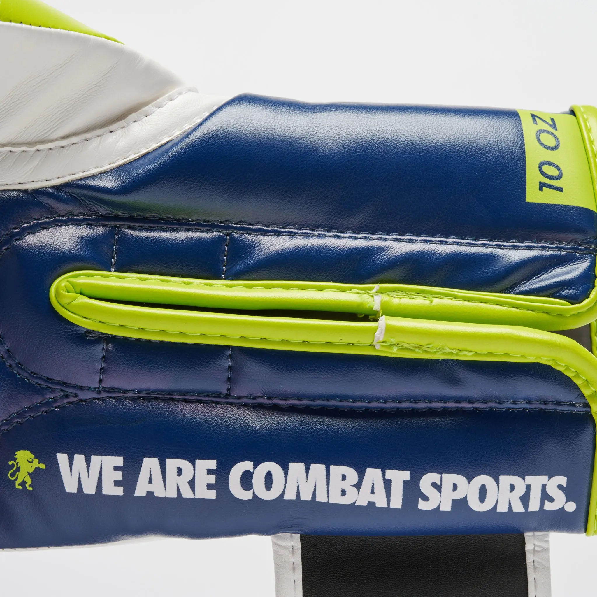 Leone - LOGO WACS BOXING GLOVES GN333 / BLUE надпис WE ARE COMBAT SPORTS