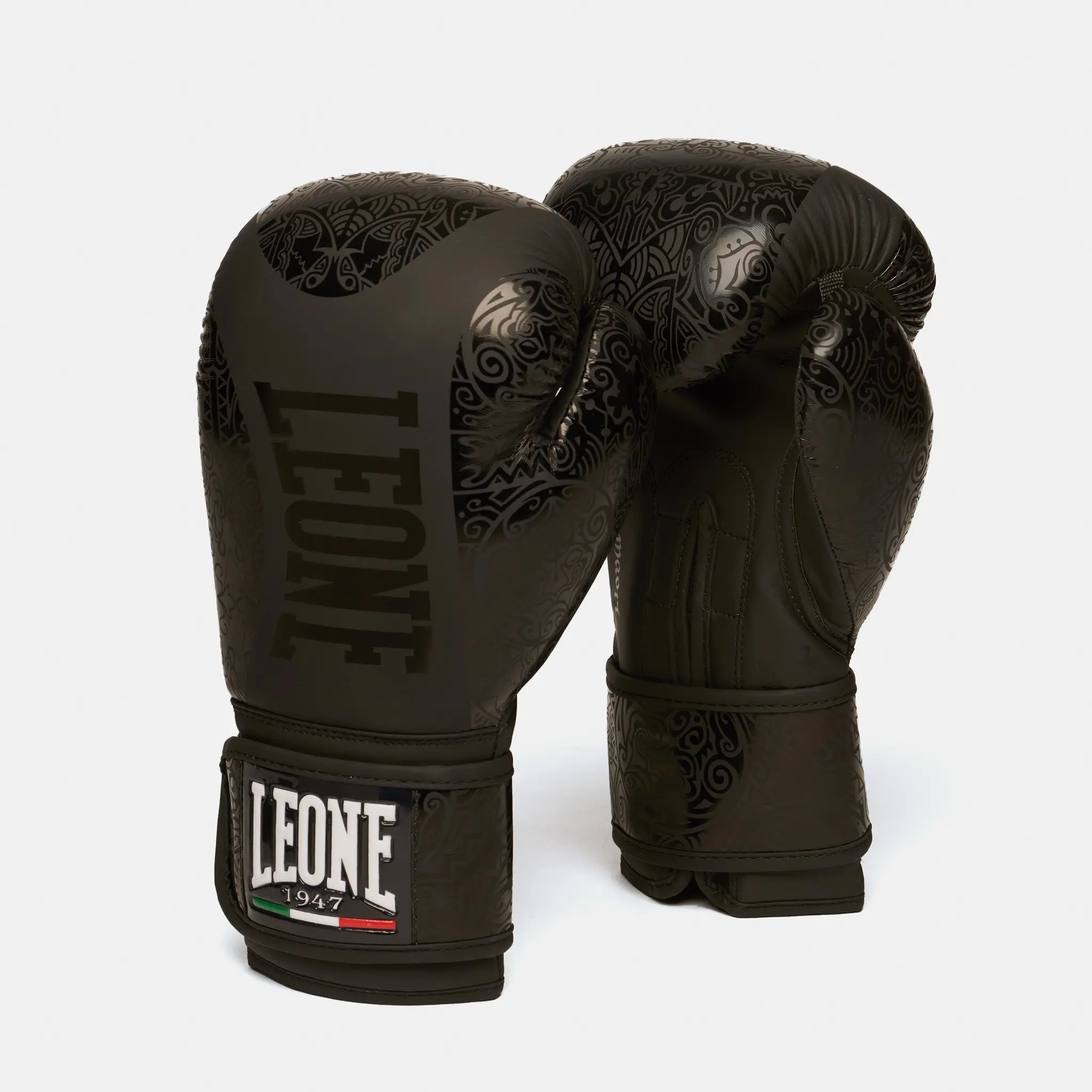 Leone - Maori Boxing Gloves - Black / Black - GN070 детайлен изглед на щампата