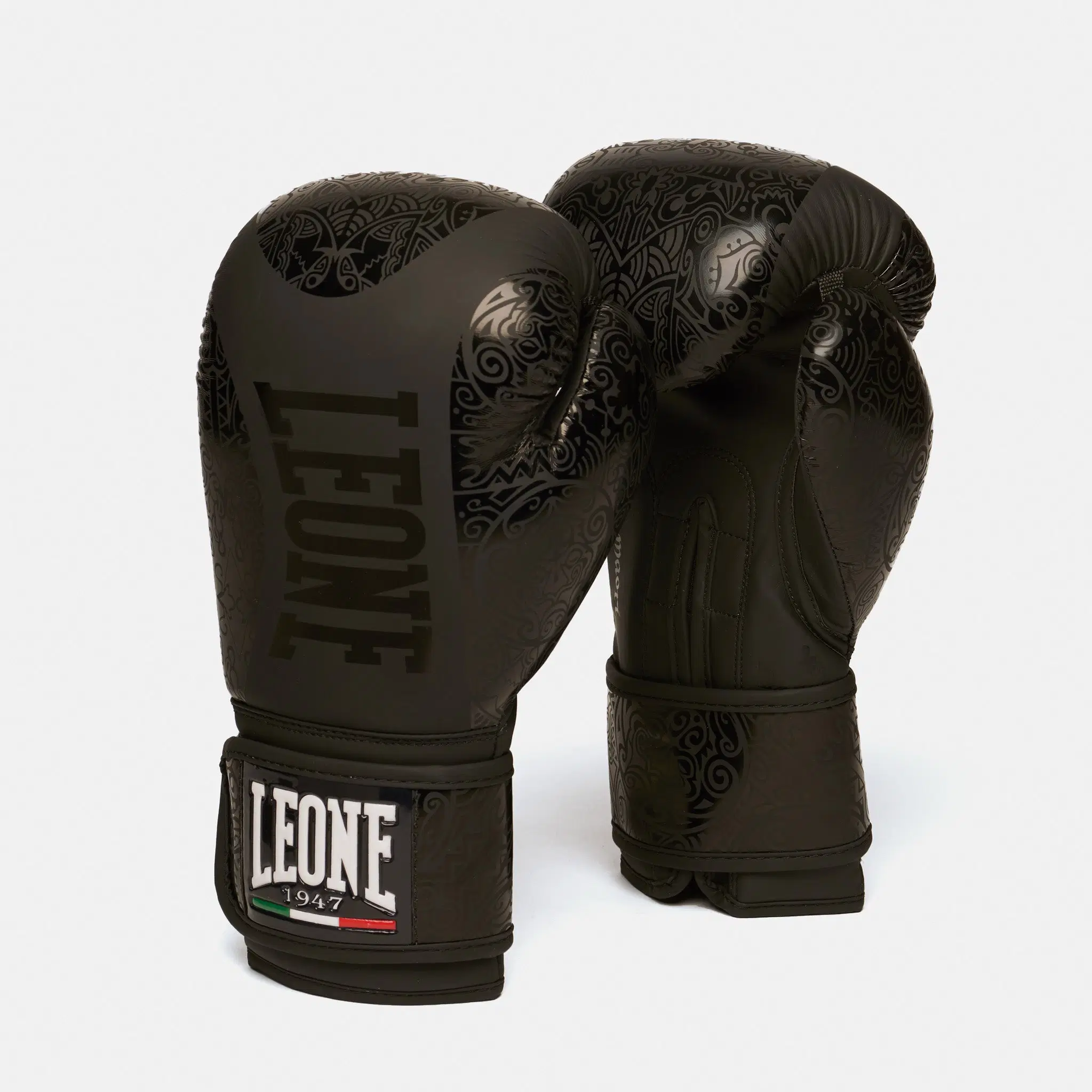 Leone - Maori Boxing Gloves - Black / Black - GN070 преден изглед