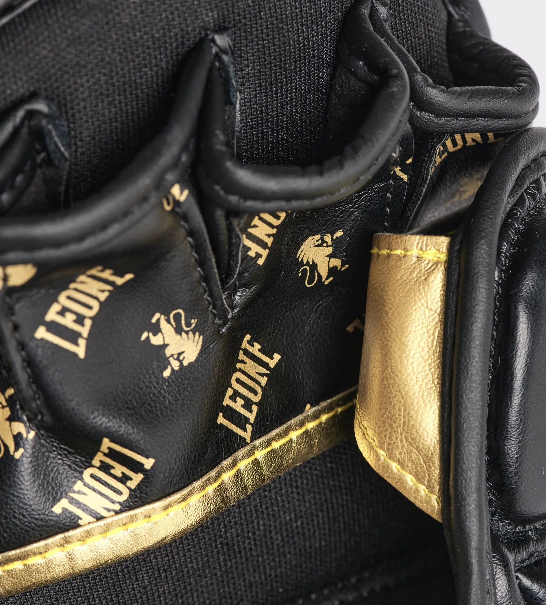 Leone - MMA GLOVES DNA / GP144 - Black/Gold акцент