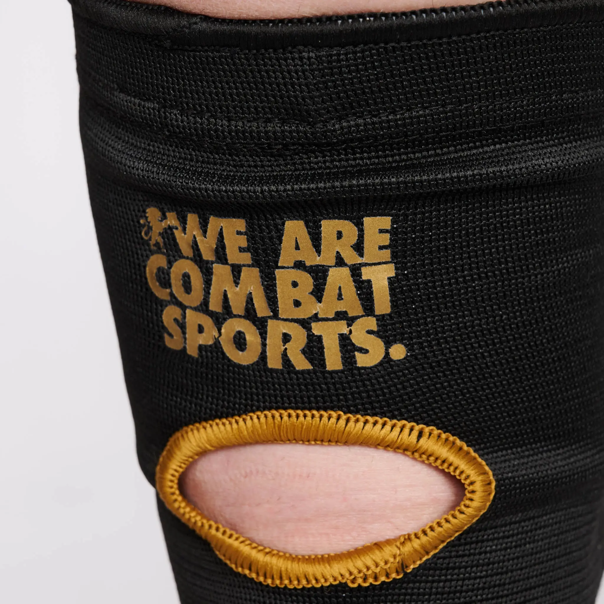 Leone - Наколенки Подплатени / KNEE PADS - PR342, детайл с италианското знаменце