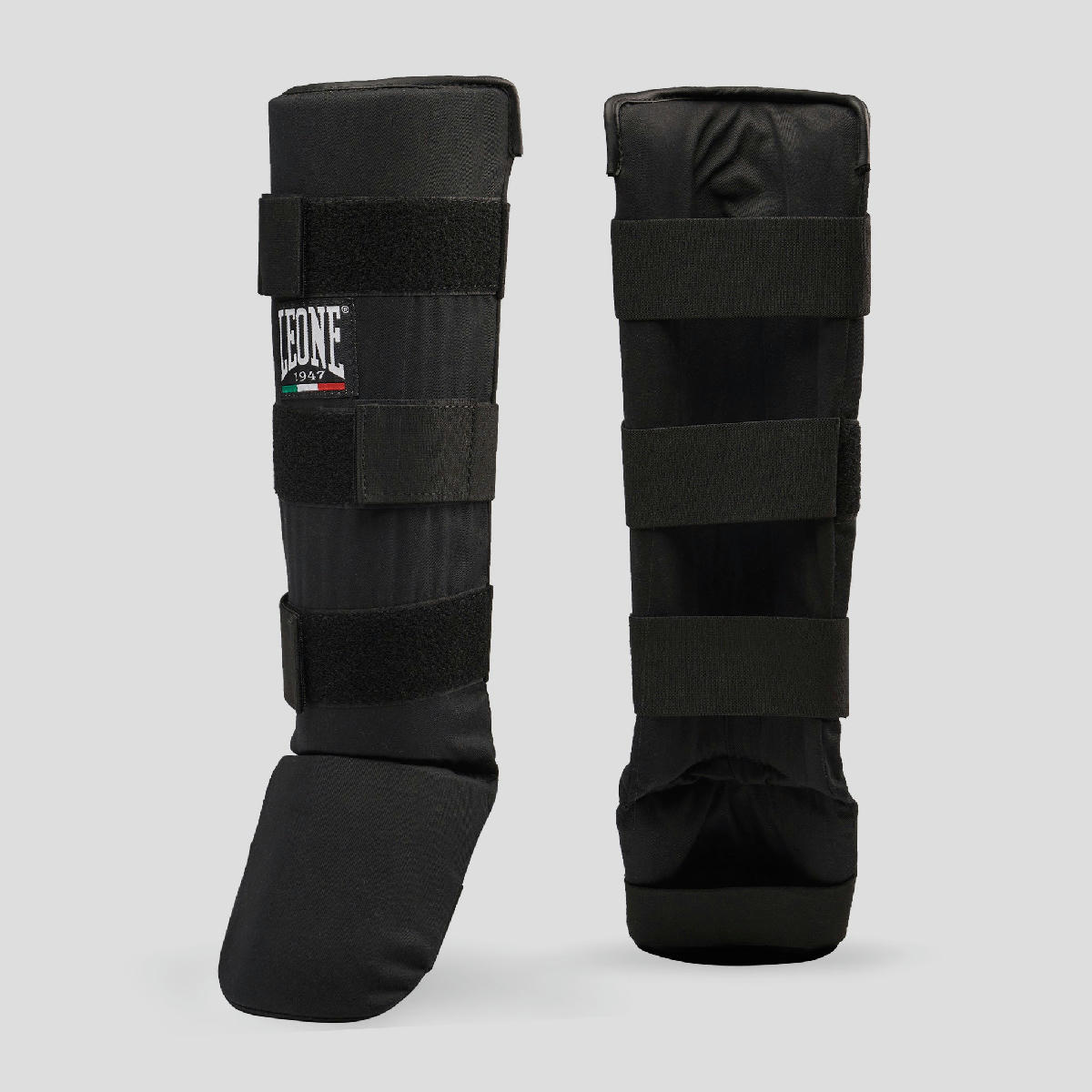 Leone 1947 Basic Shin Guards - Black черен преден изглед с велкро ленти