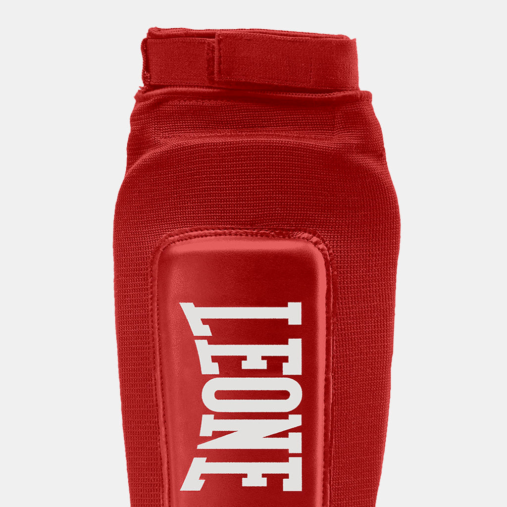 Leone 1947 Defender Shin Guards - Red детайл отгоре