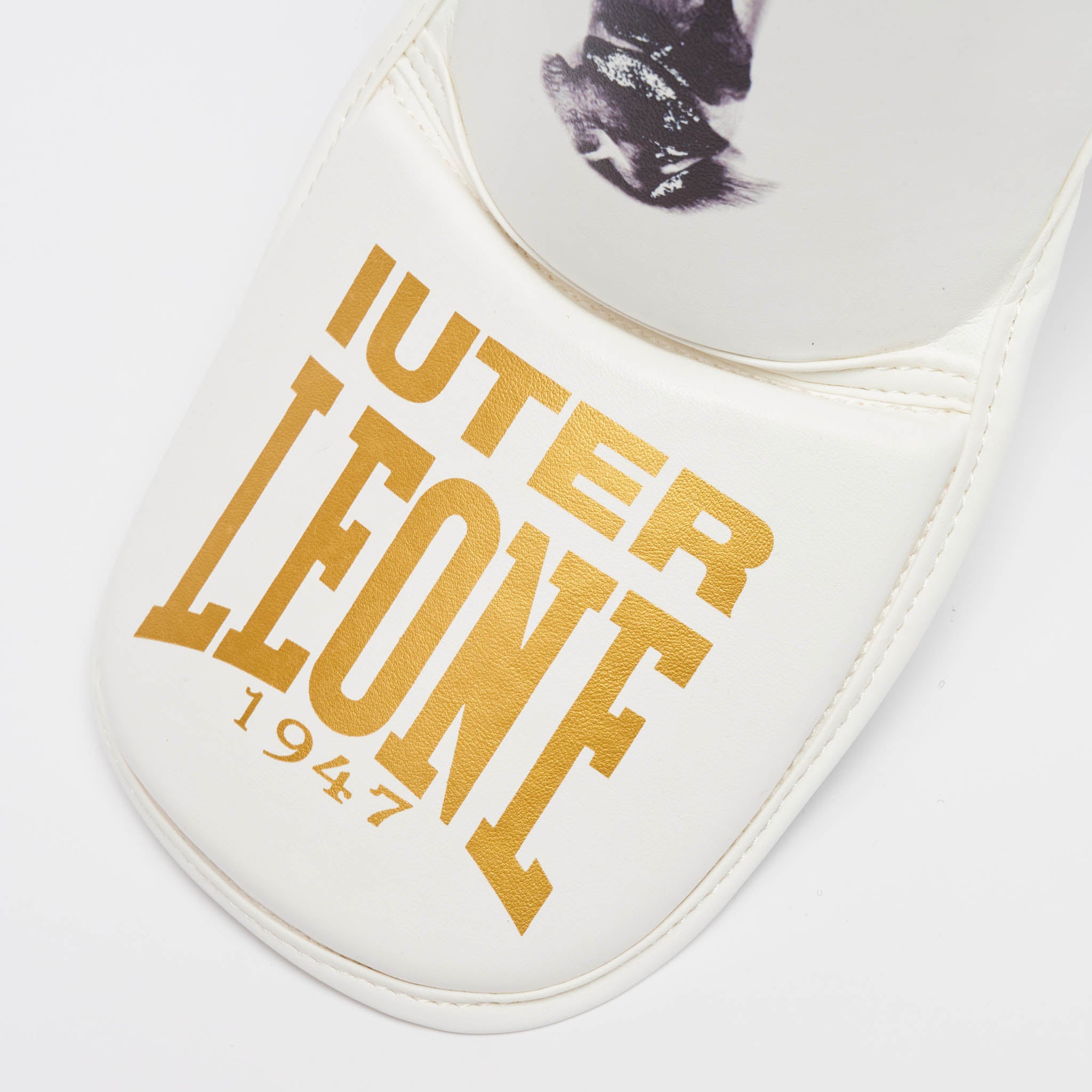 Leone 1947 Leone x Iuter Shin Guards - White лого детайл