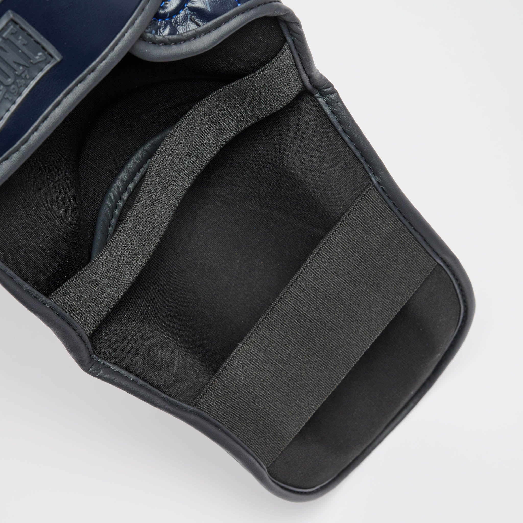 Leone 1947 Primal Instinct Shin Guards - Blue, детайл от пристягане