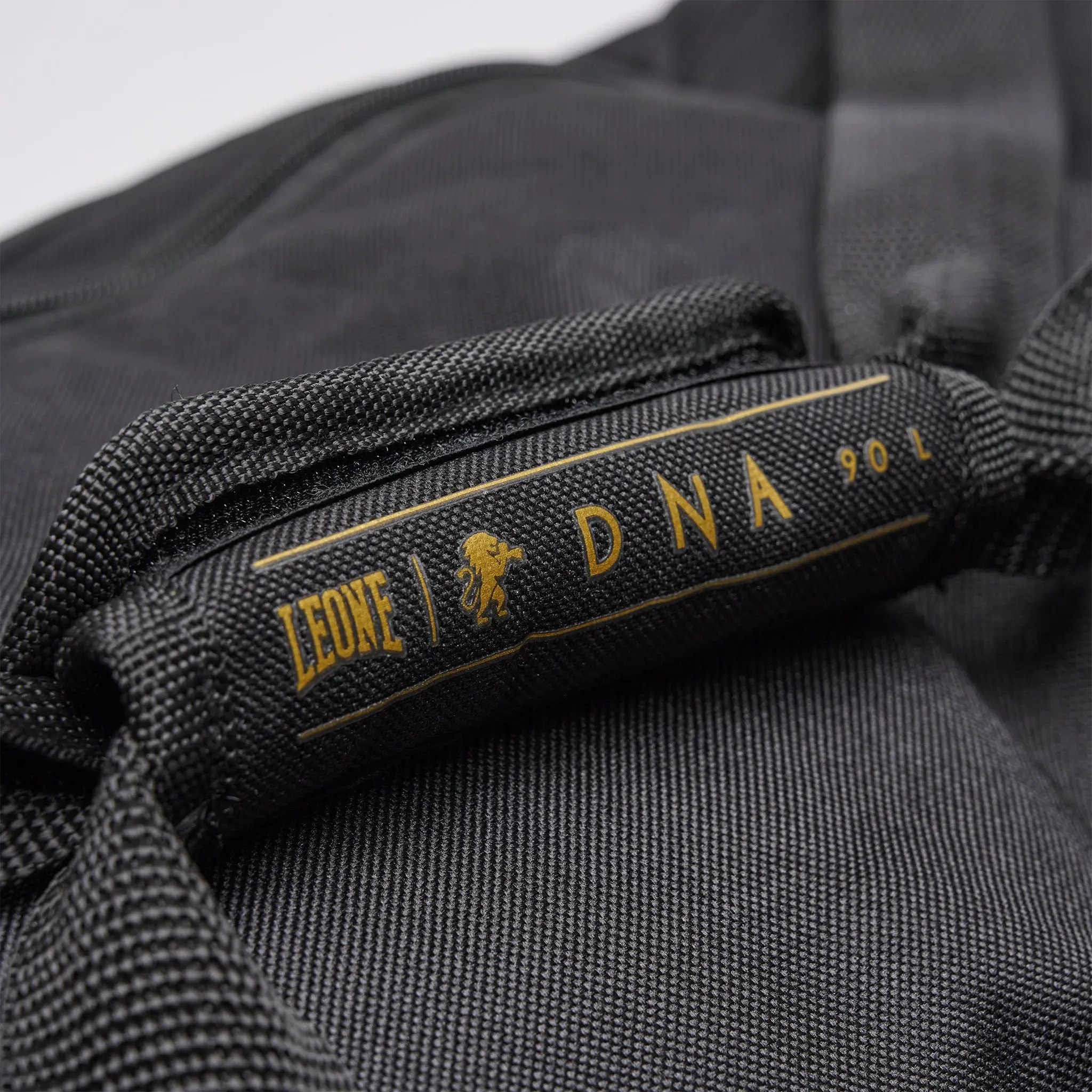 Leone - Сак - DNA TROLLEY BAG  - AC977 - Black, детайл на дръжката