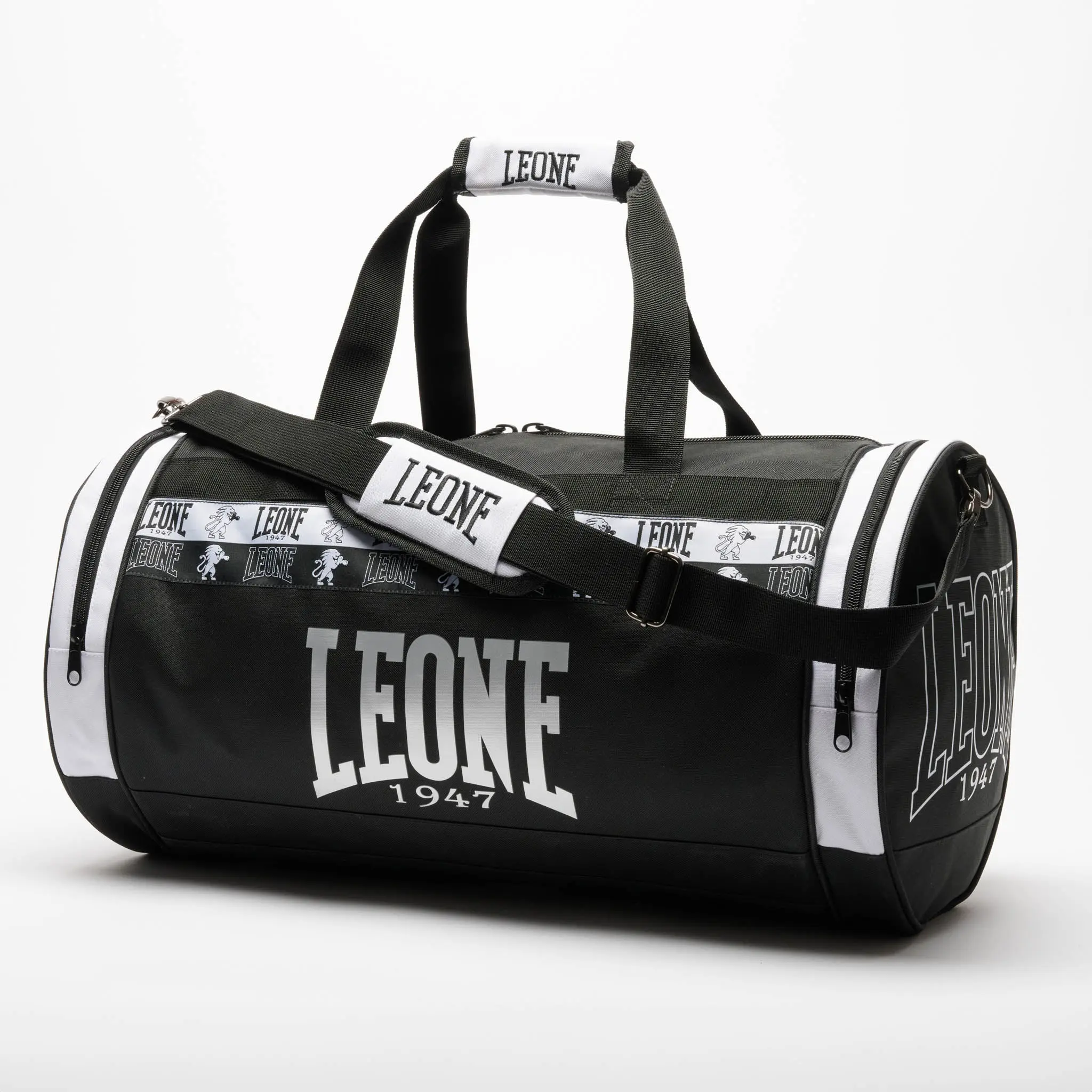 Leone - Сак - ICONIC DUFFEL BAG - AC943 - Black, преден изглед с презрамка