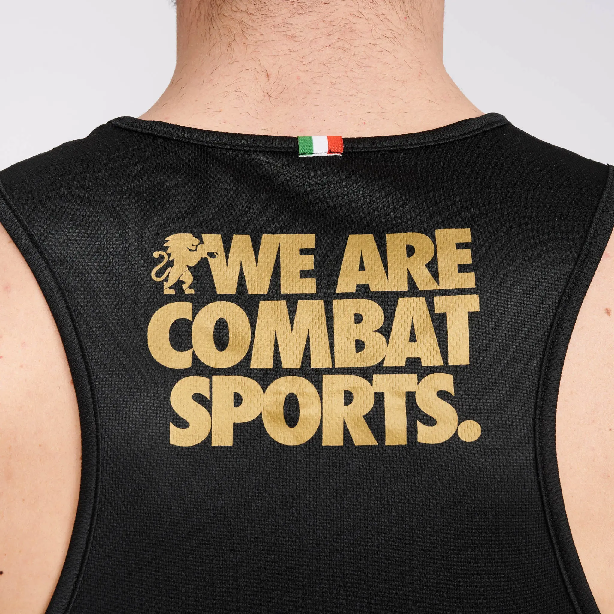 Потник за бокс Leone BOXING TANK DNA - AB228, преден изглед със ръкавици