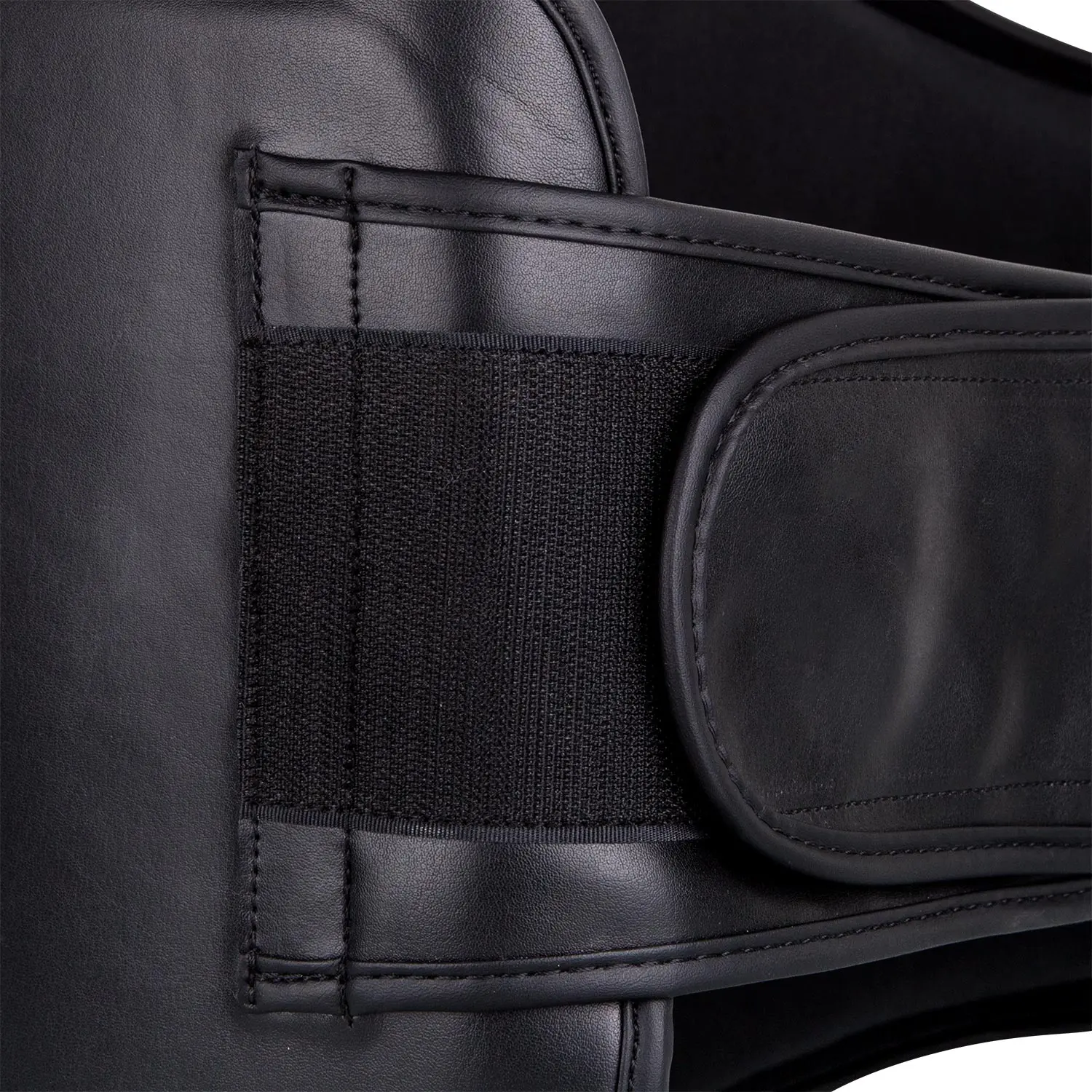 Ringhorns Charger by Venum Abdominal Belt - Black, детайл на закопчаването