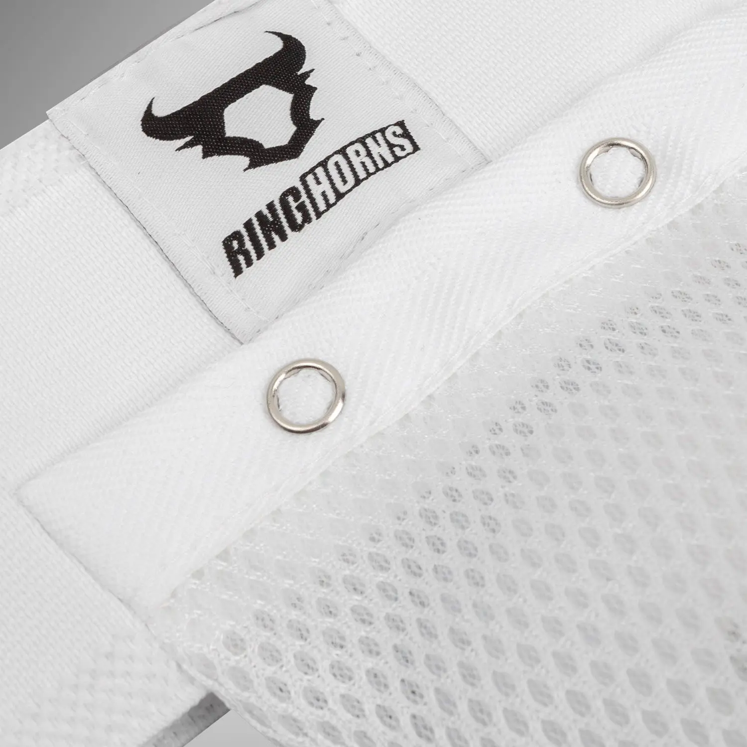 Ringhorns Charger by Venum Groin Guard and Jockstrap – White, близък план на лого и капси