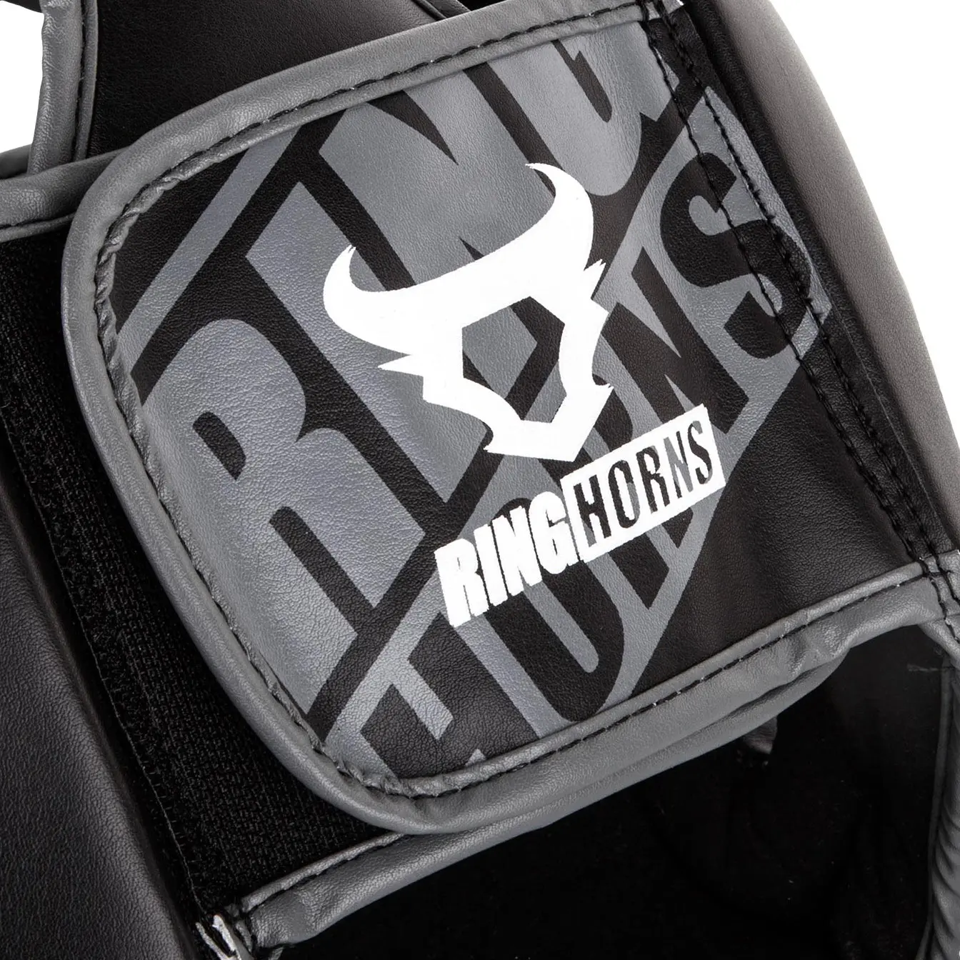 Ringhorns Charger by Venum Headgear - Black етикет с лого