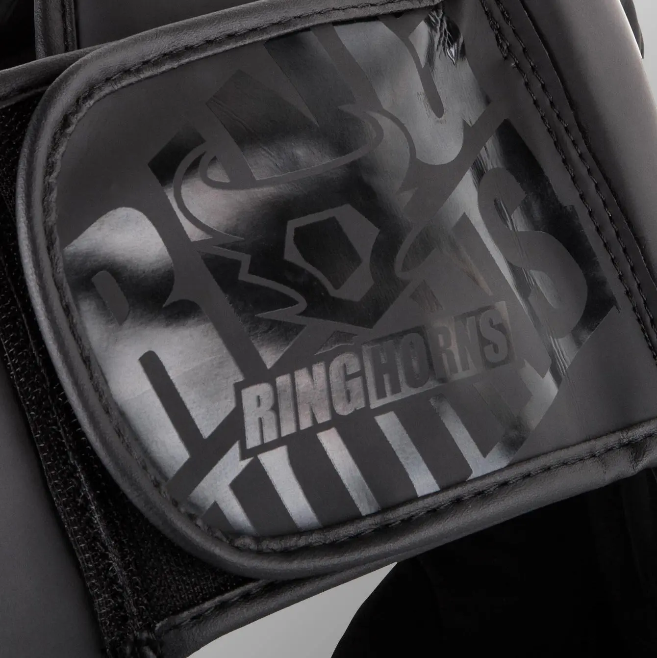 Ringhorns Charger by Venum Headgear - Black/Black, лого Ringhorns