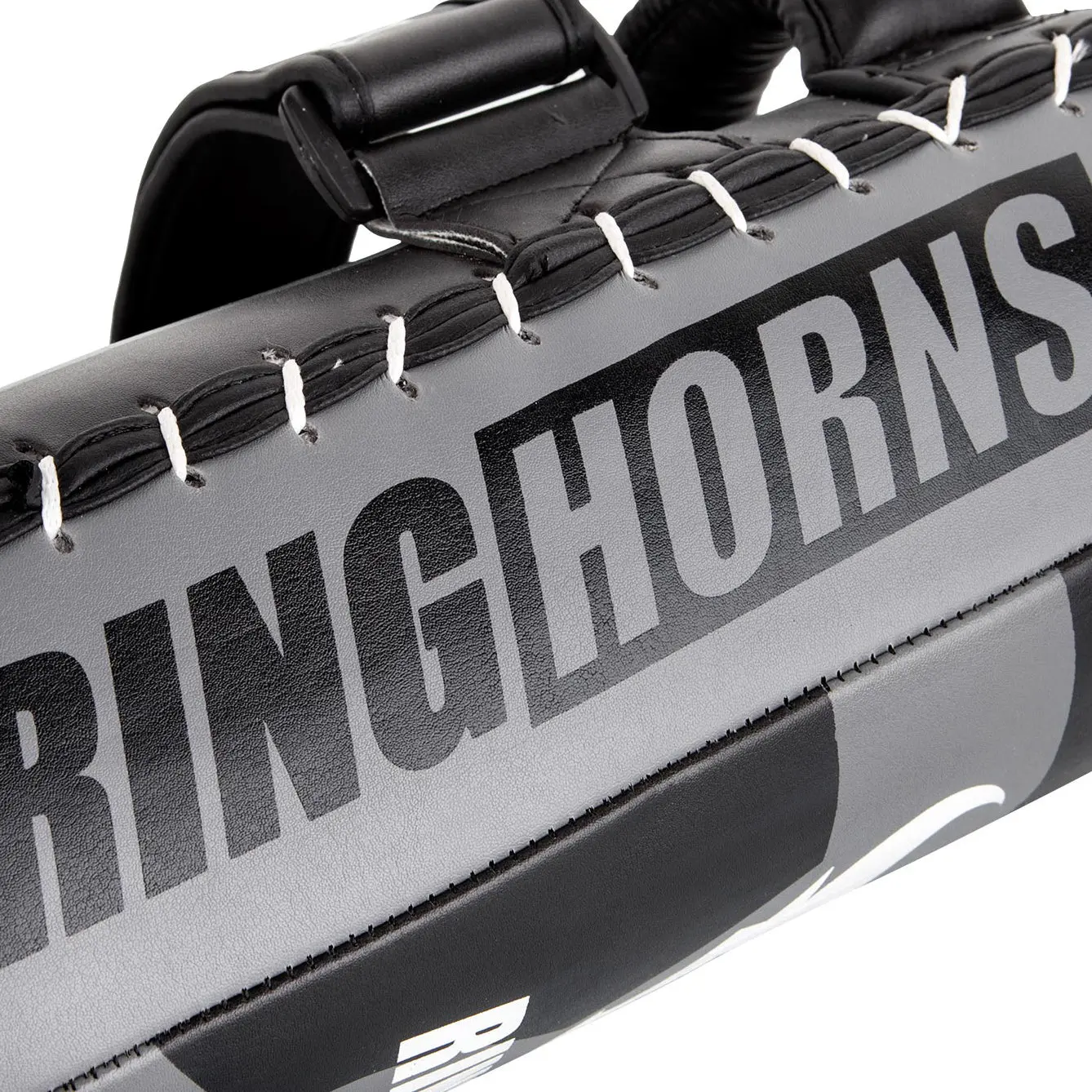 Ringhorns Charger by Venum Paos (Pair) - близък план на шевовете и логото