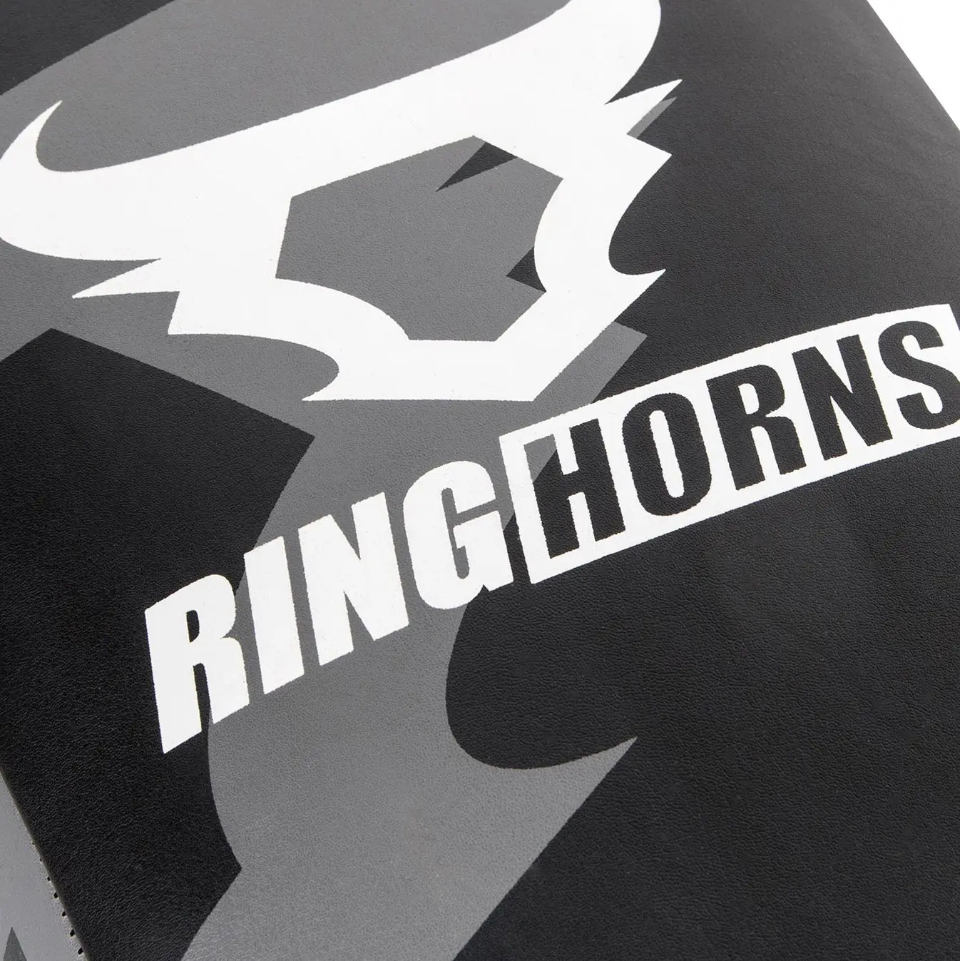 Ringhorns Charger by Venum Paos (Pair) - близък план на логото