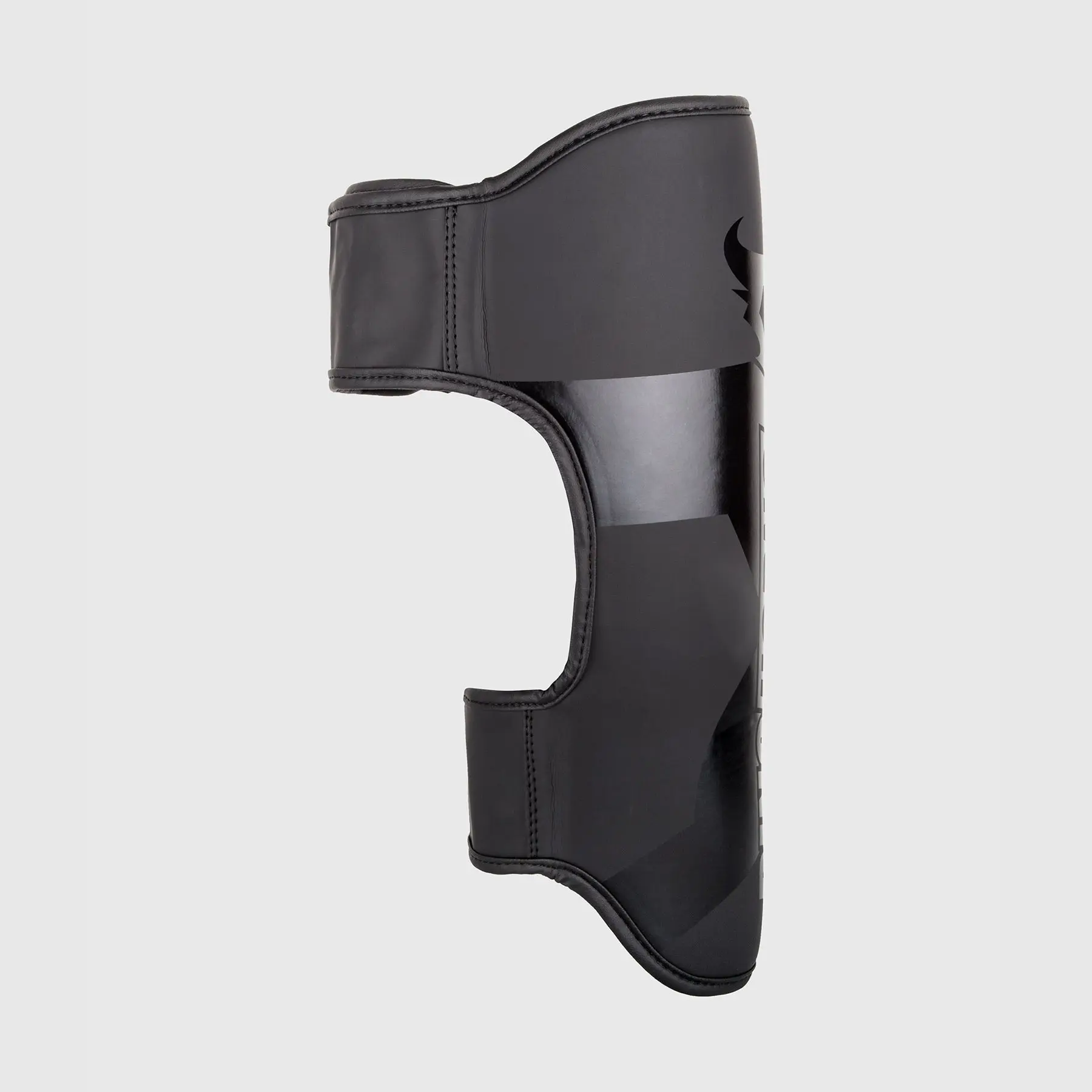 Ringhorns Charger by Venum Shin Guards - Black/Black страничен изглед